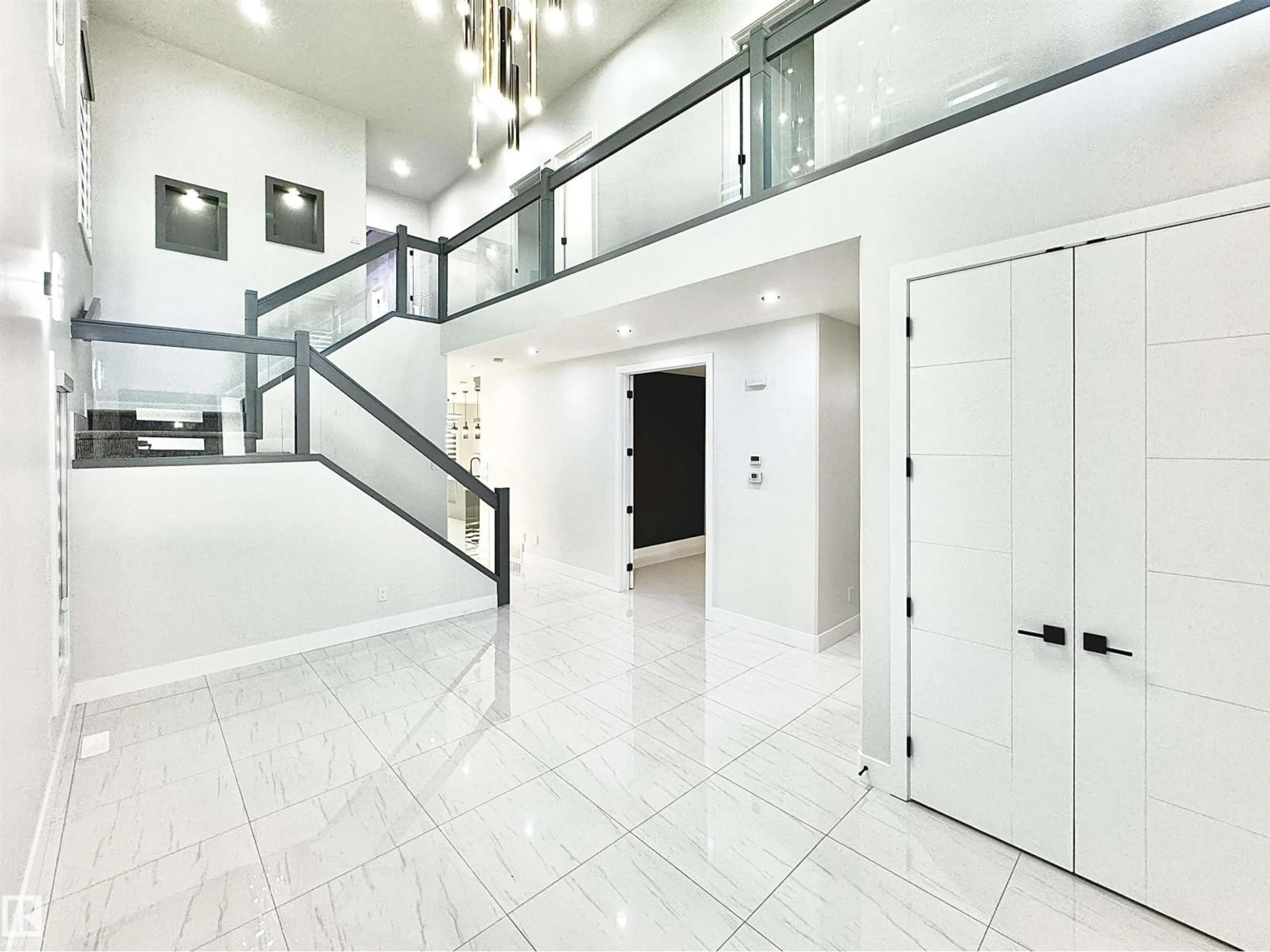 Indoor foyer for NW - 1836 22 ST, Edmonton Alberta T6T2M5