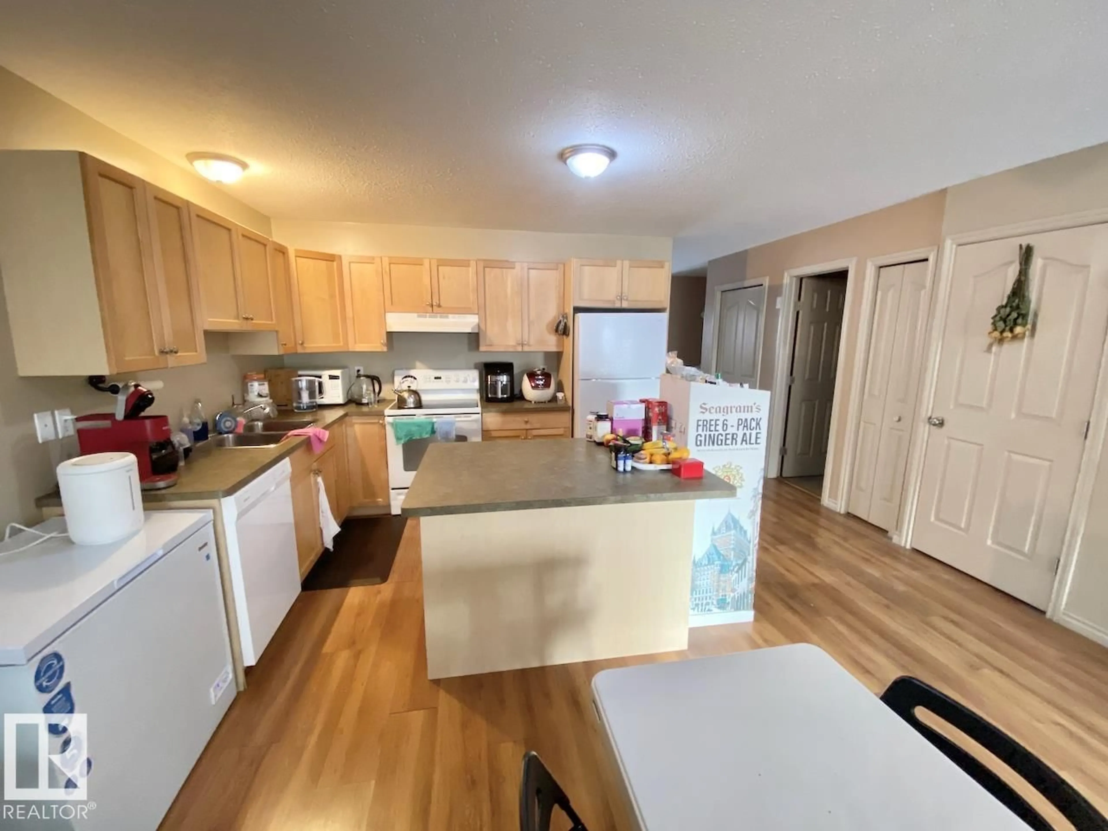 Open concept kitchen, unknown for 5104 51 AV, St. Paul Town Alberta T0A3A0