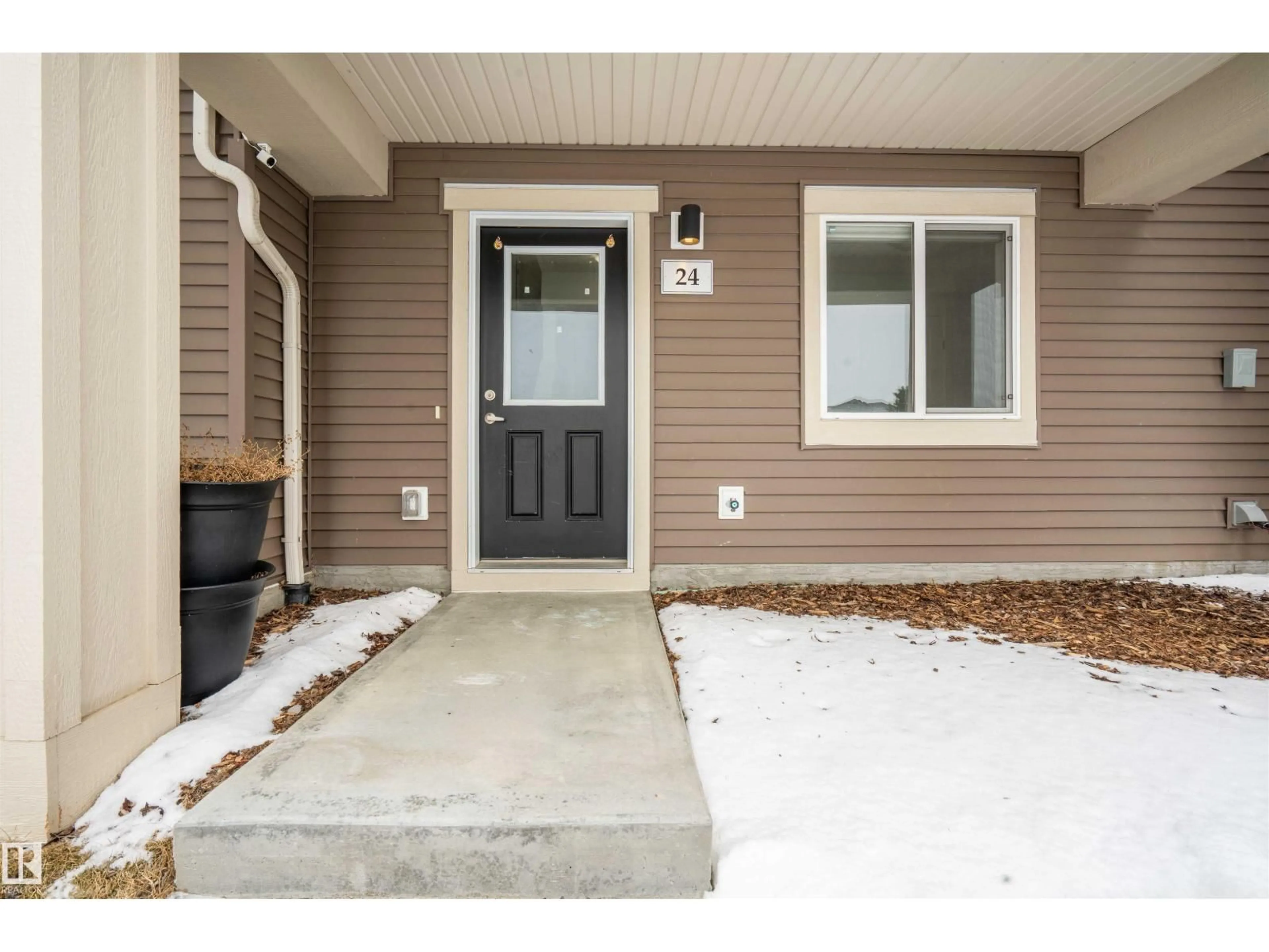 Indoor entryway for 2072 - 24 WONNACOTT WY, Edmonton Alberta T6X2V7