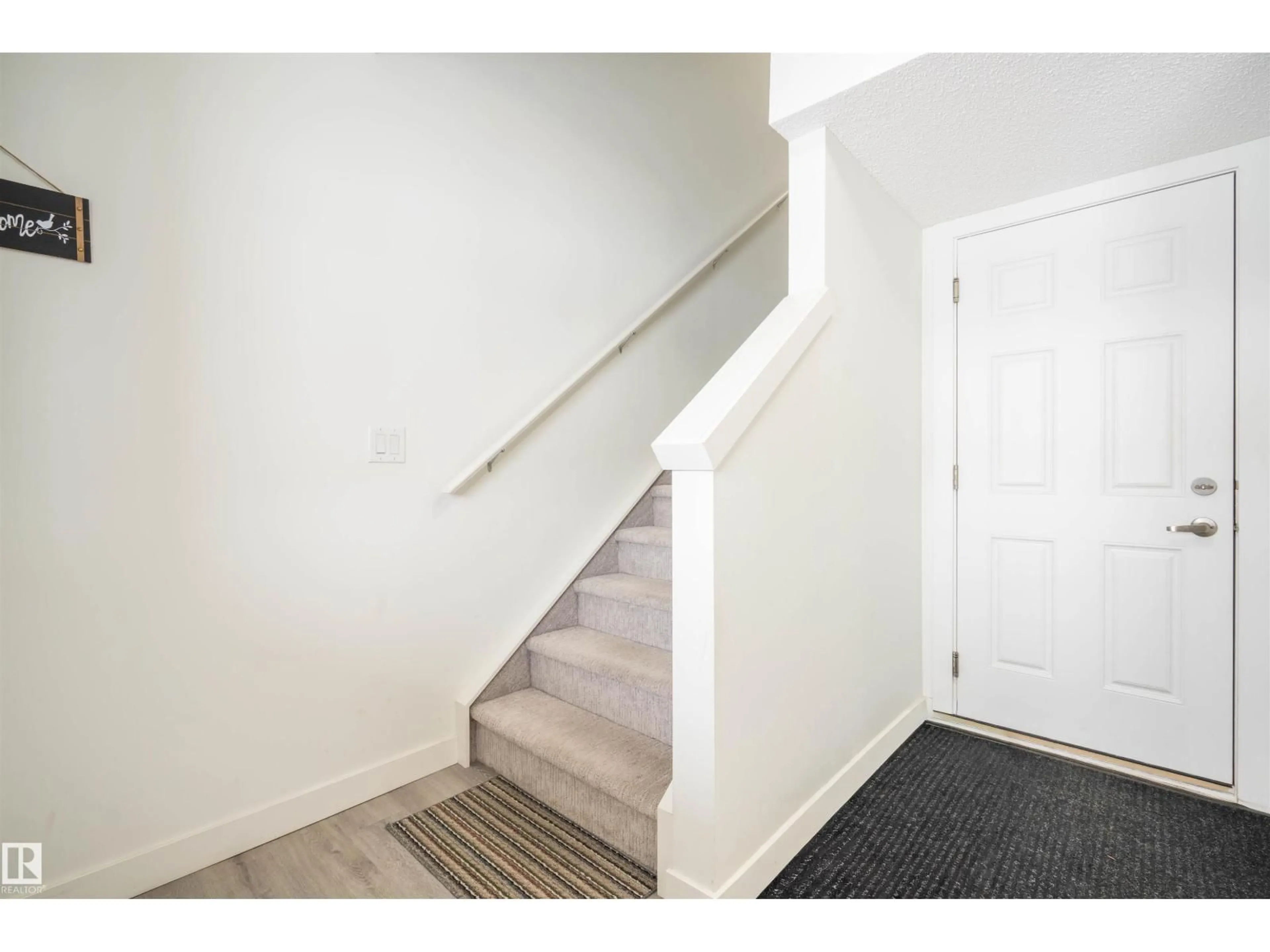 Stairs for 2072 - 24 WONNACOTT WY, Edmonton Alberta T6X2V7