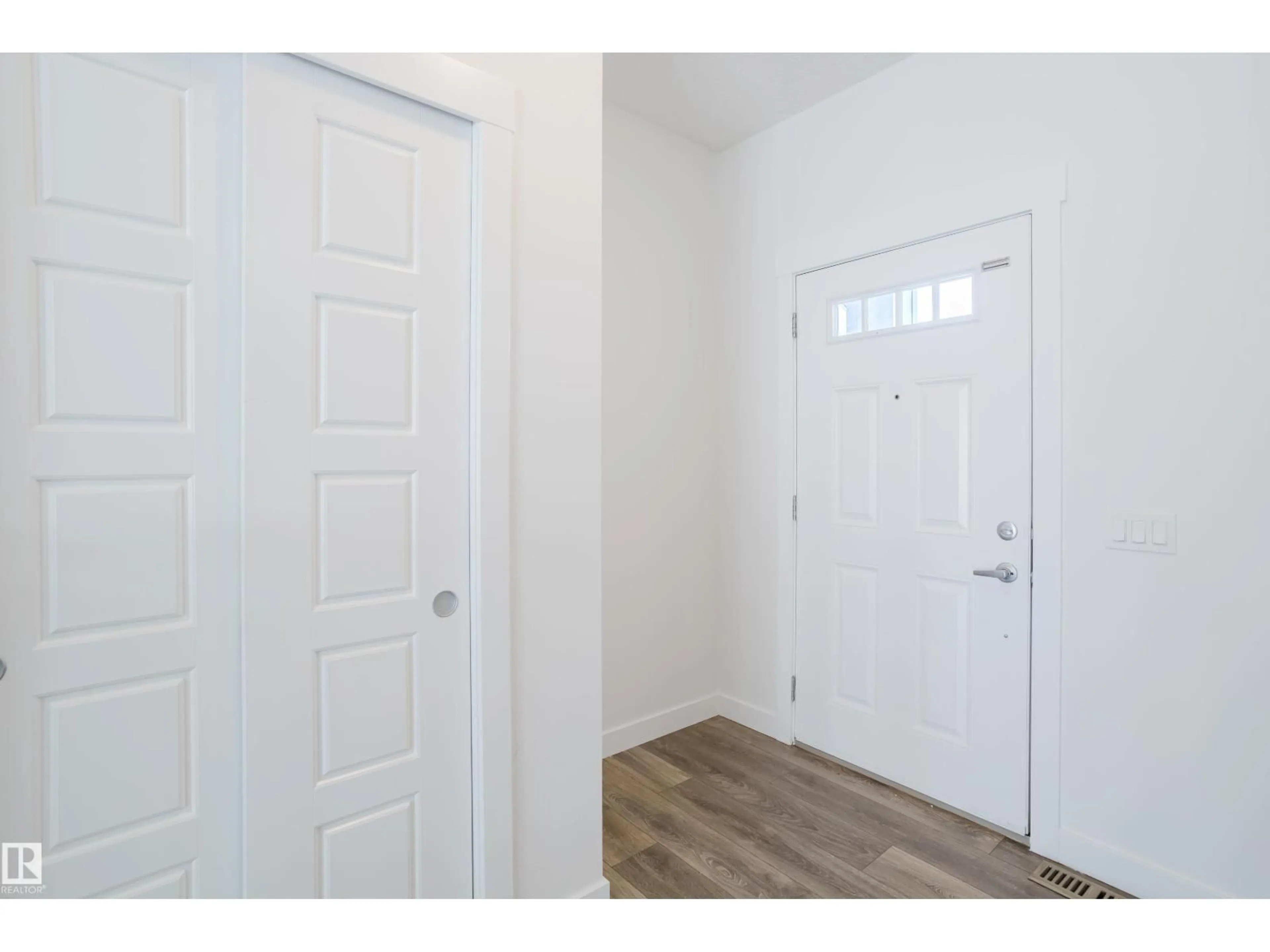 Indoor entryway for 16755 65 ST, Edmonton Alberta T5Y3X8