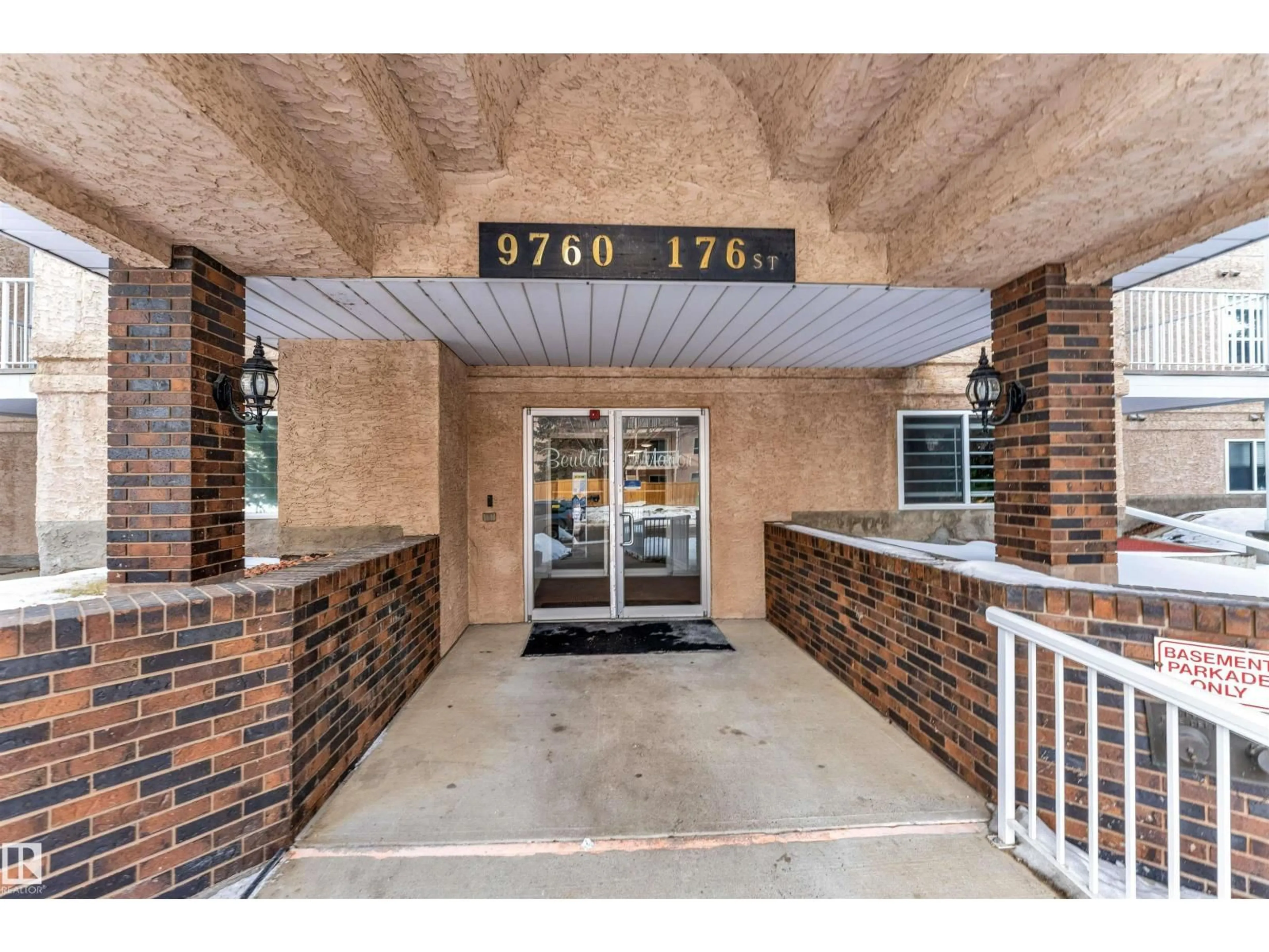 Indoor foyer for #107 - 9760 176 ST, Edmonton Alberta T5T5Z5