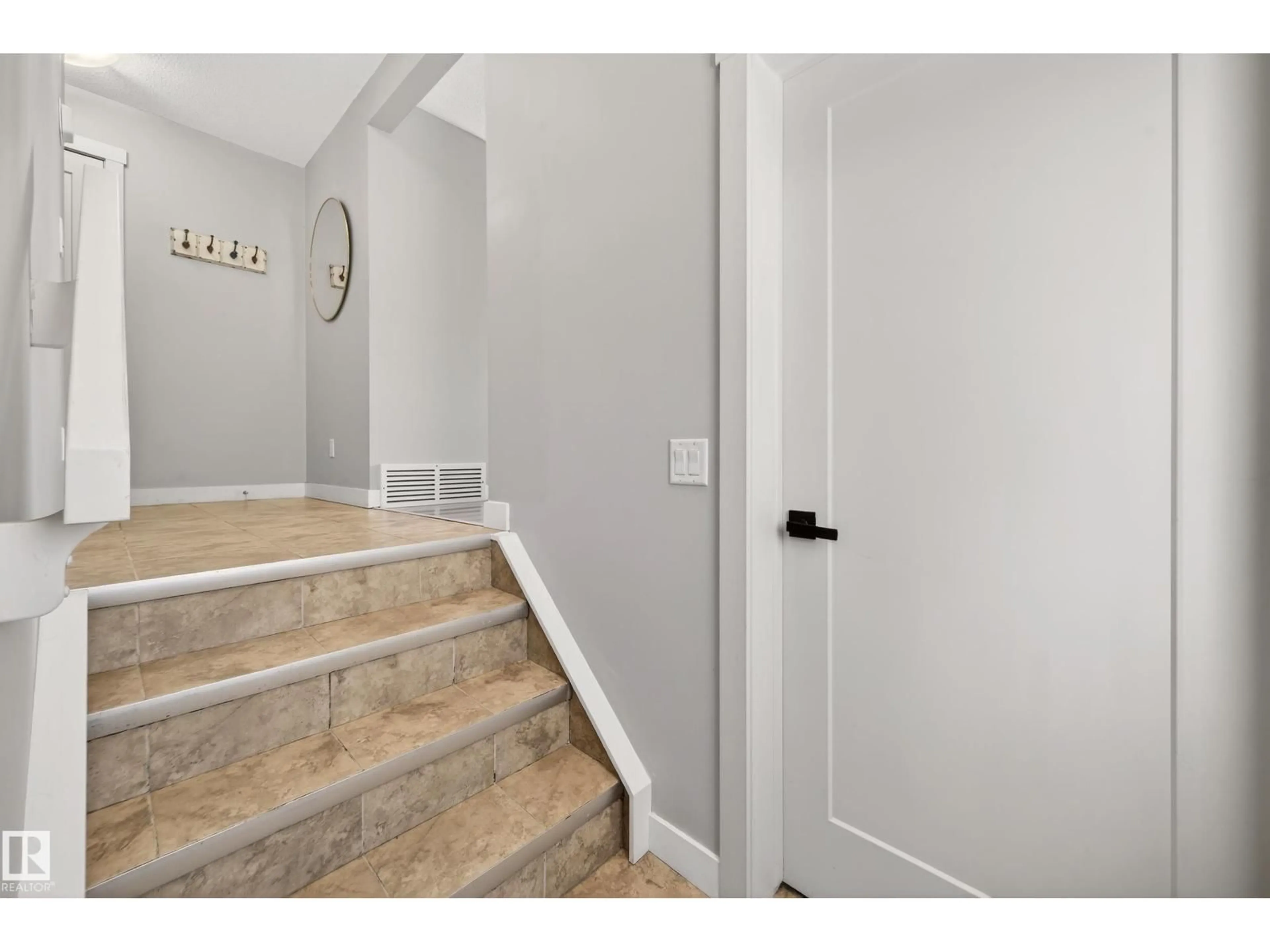 Indoor entryway for 48 SIERRA WD, Fort Saskatchewan Alberta T8L0T3