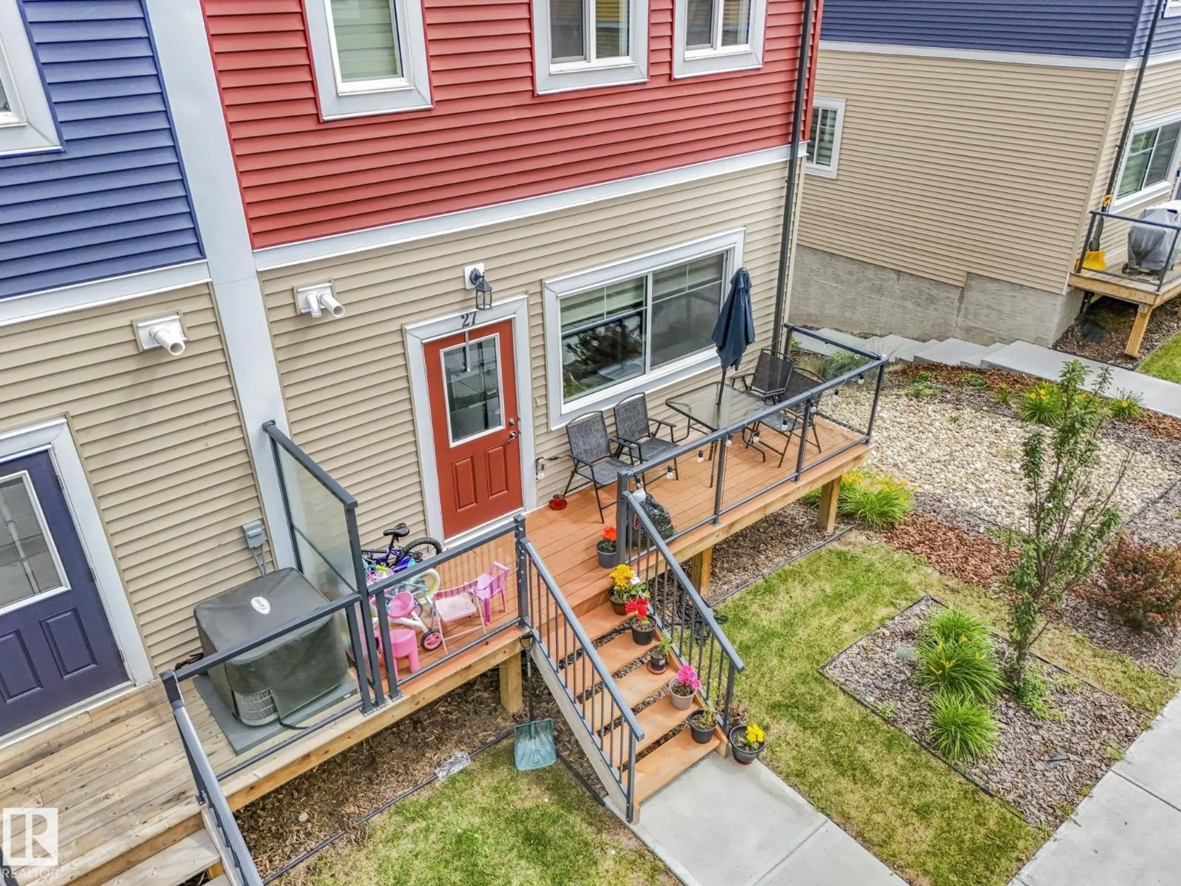 A pic from outside/outdoor area/front of a property/back of a property/a pic from drone, street for 2803 - 27 14 AV, Edmonton Alberta T6T2K4