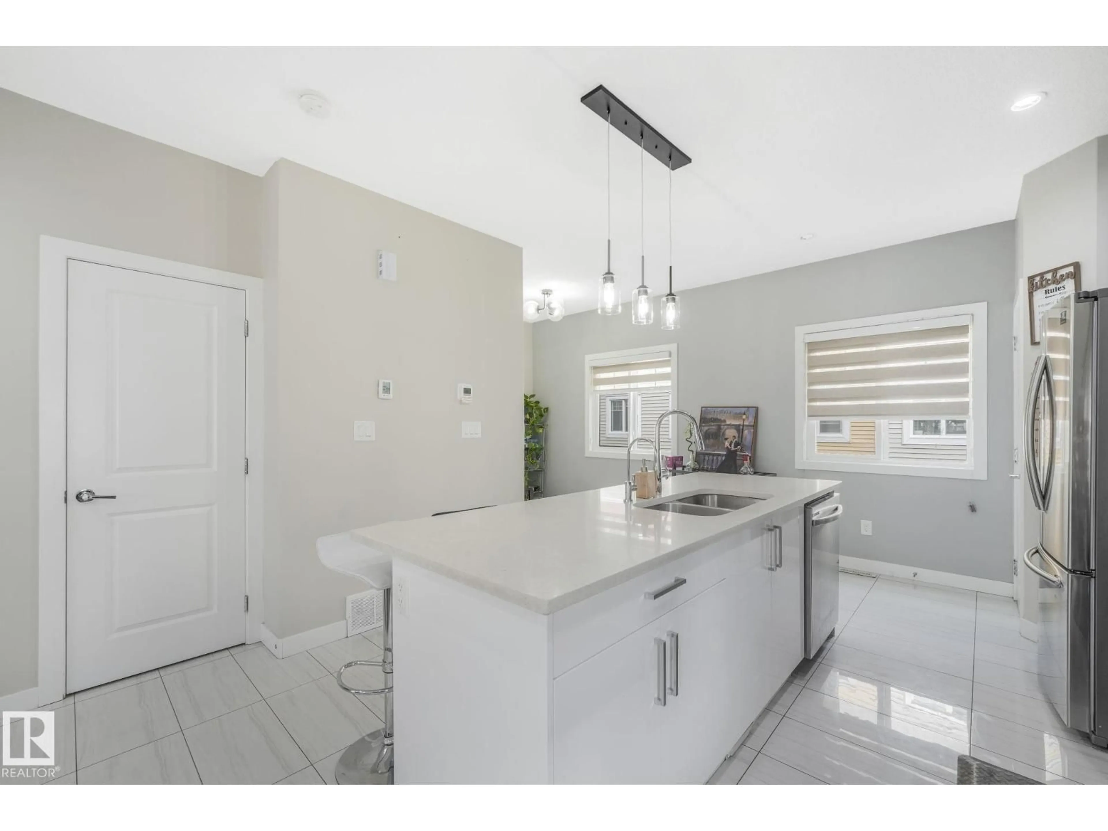 Unknown for 2803 - 27 14 AV, Edmonton Alberta T6T2K4