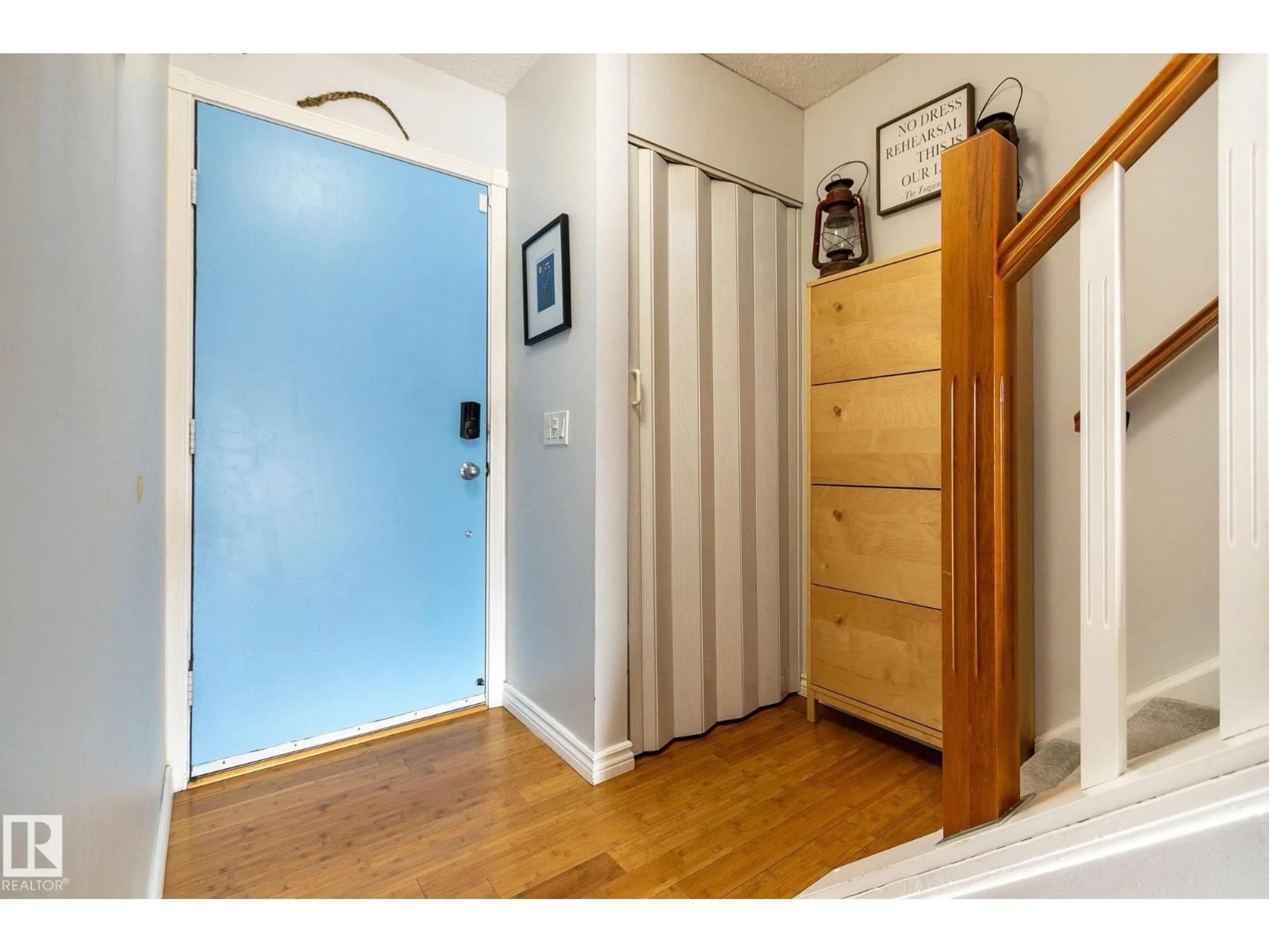 Indoor entryway for NW - 3859 85 ST, Edmonton Alberta T6K2L5