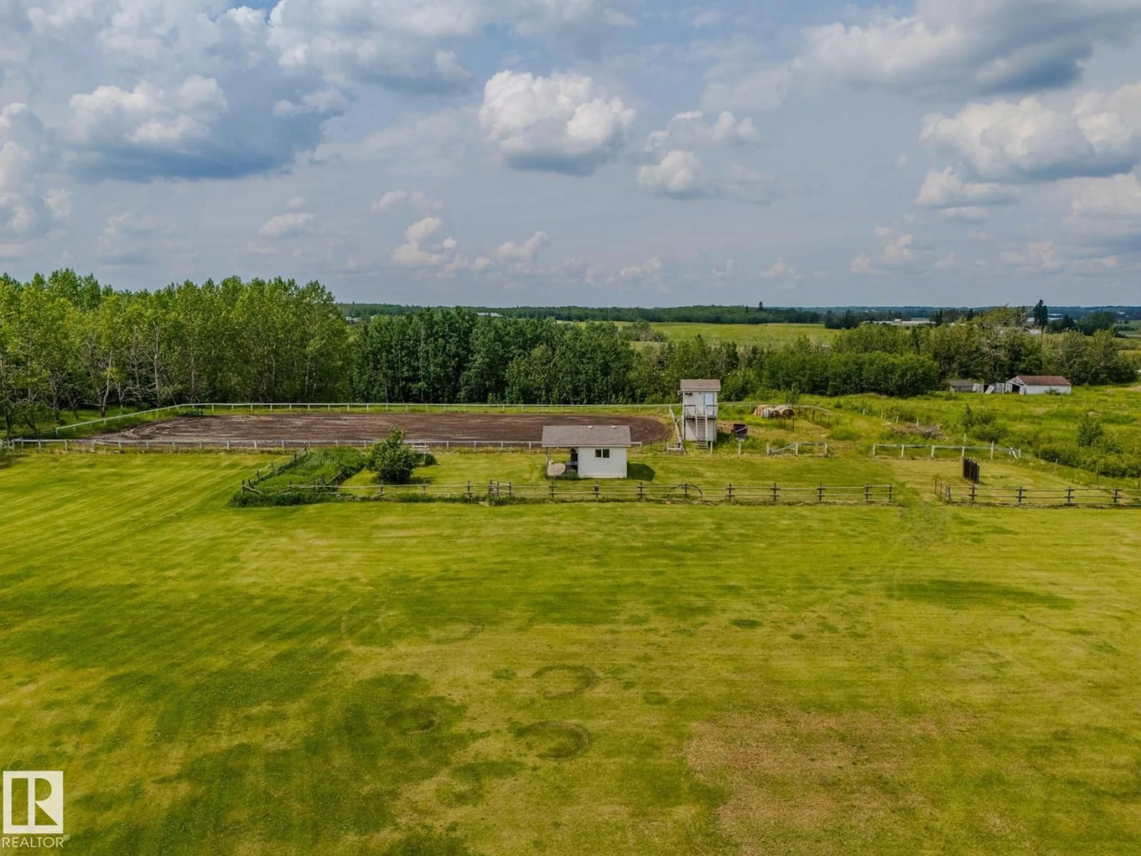 A pic from outside/outdoor area/front of a property/back of a property/a pic from drone, unknown for 53153 RGE ROAD 213, Rural Strathcona County Alberta T8G2C3