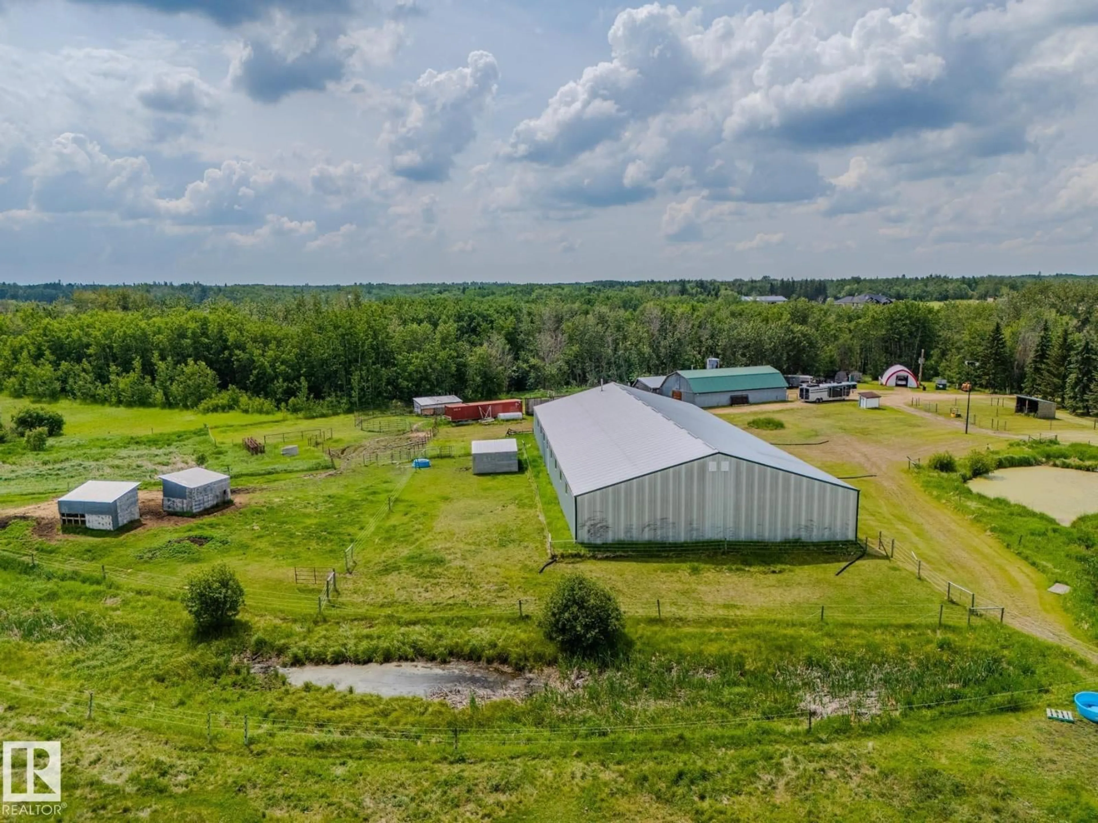 A pic from outside/outdoor area/front of a property/back of a property/a pic from drone, building for 53153 RGE ROAD 213, Rural Strathcona County Alberta T8G2C3