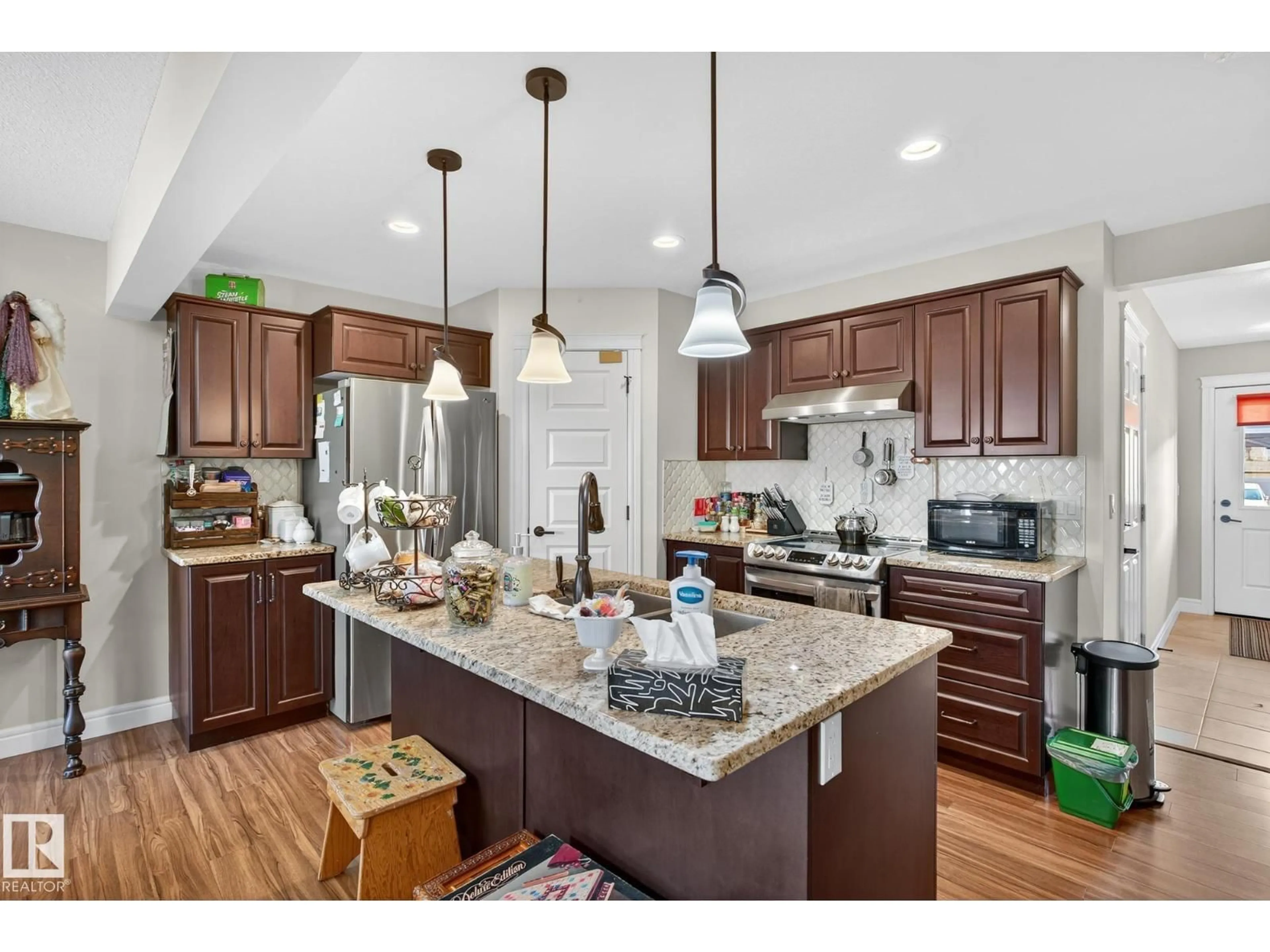 Open concept kitchen, unknown for 130 ABBEY RD, Sherwood Park Alberta T8H0Z2