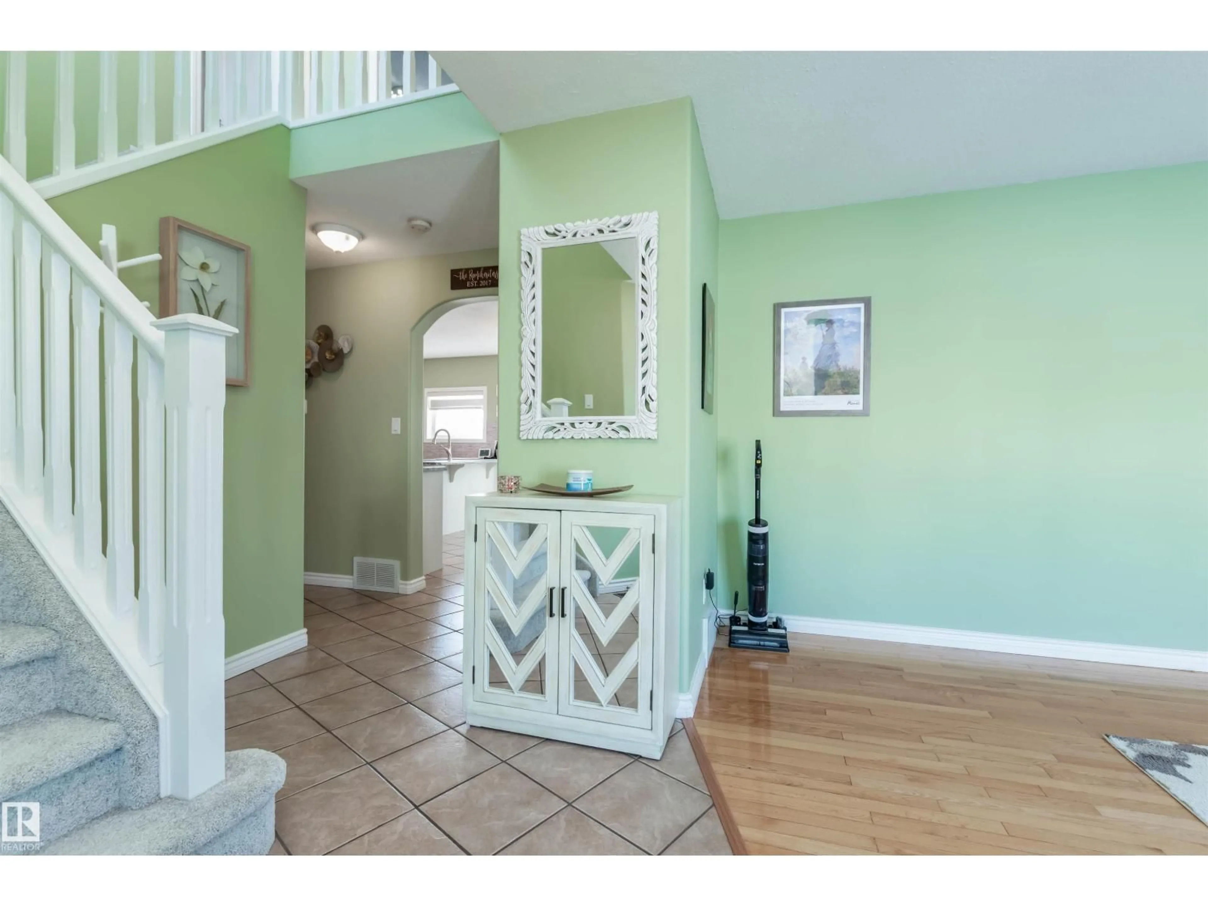 Indoor entryway for NW - 330 HUFFMAN CR, Edmonton Alberta T5A0C8