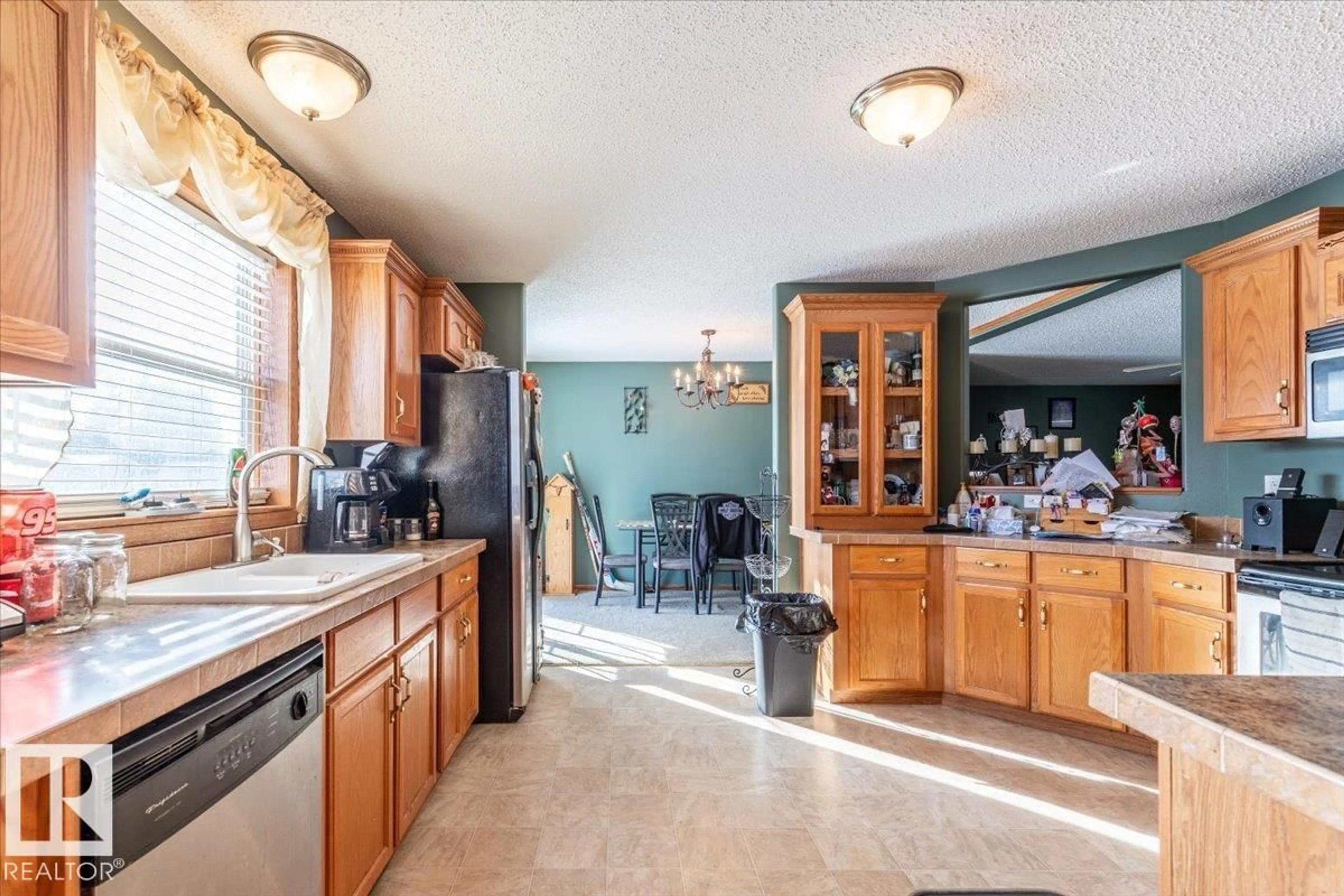 Open concept kitchen, ceramic/tile floor for 4 WOODBEND CR, Warburg Alberta T0C2T0