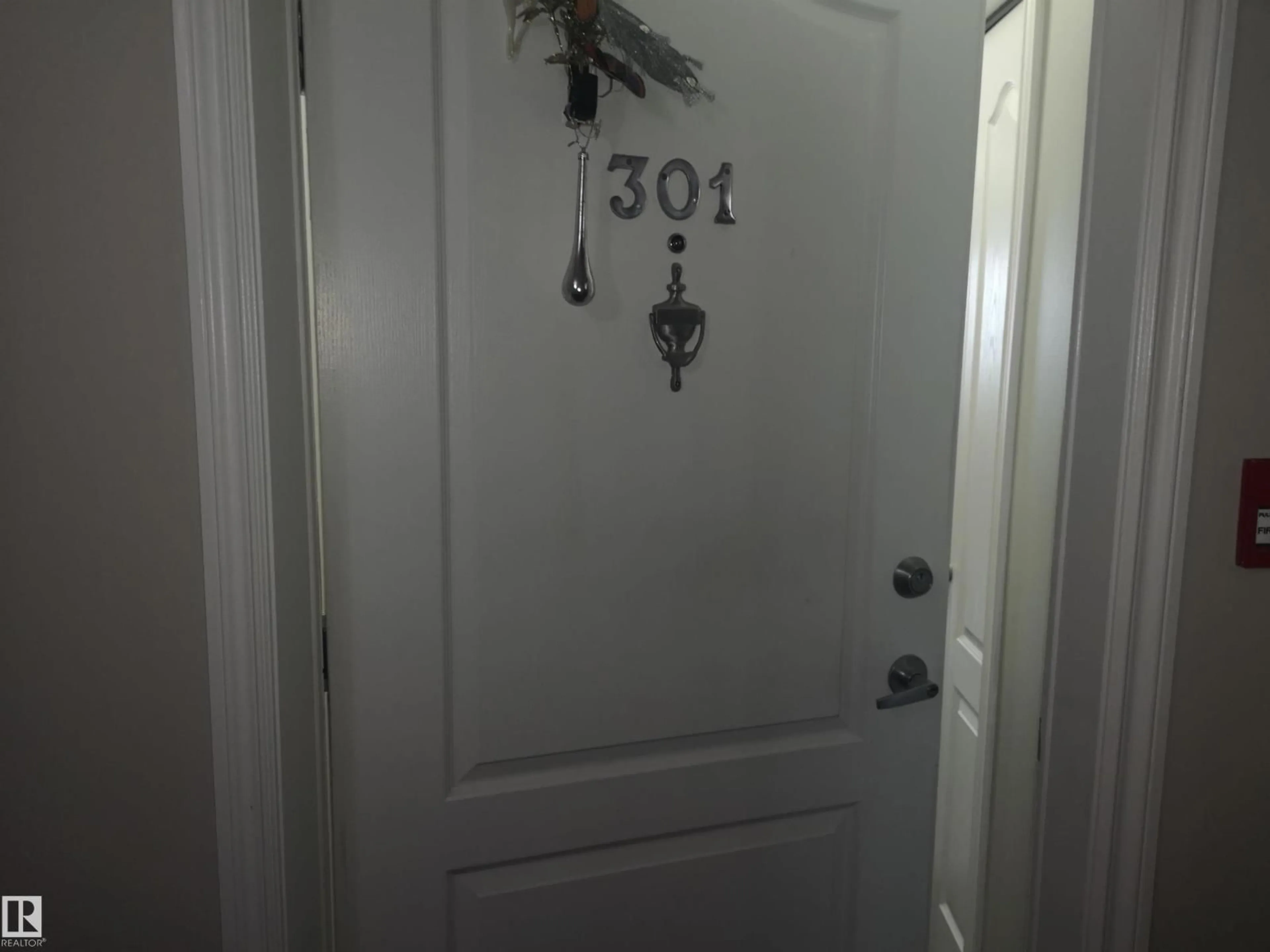 Indoor entryway for 301 - 9995 93 AV, Fort Saskatchewan Alberta T8L1N5