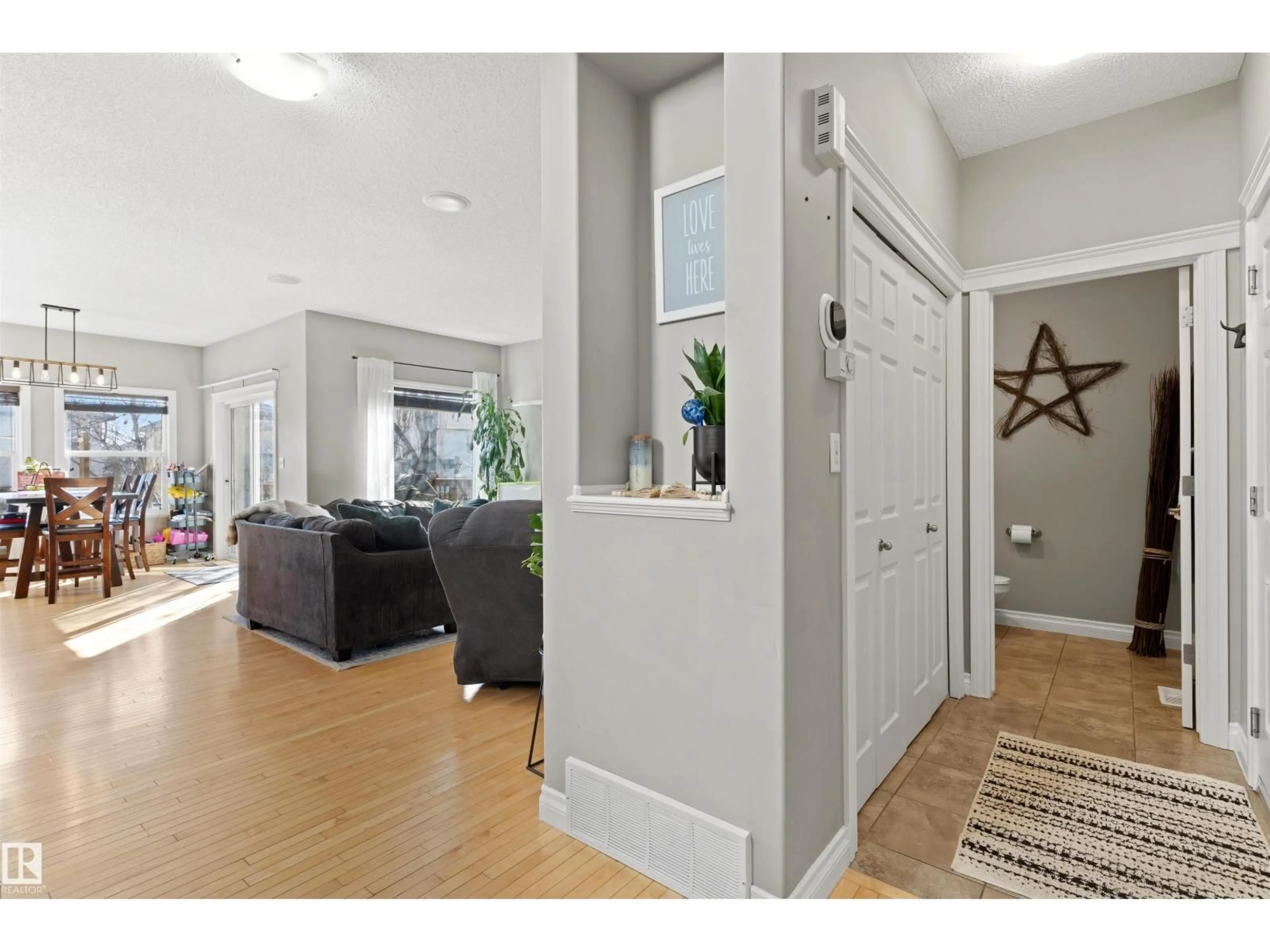 Indoor entryway for 221 HENDERSON LI, Spruce Grove Alberta T7X0C5