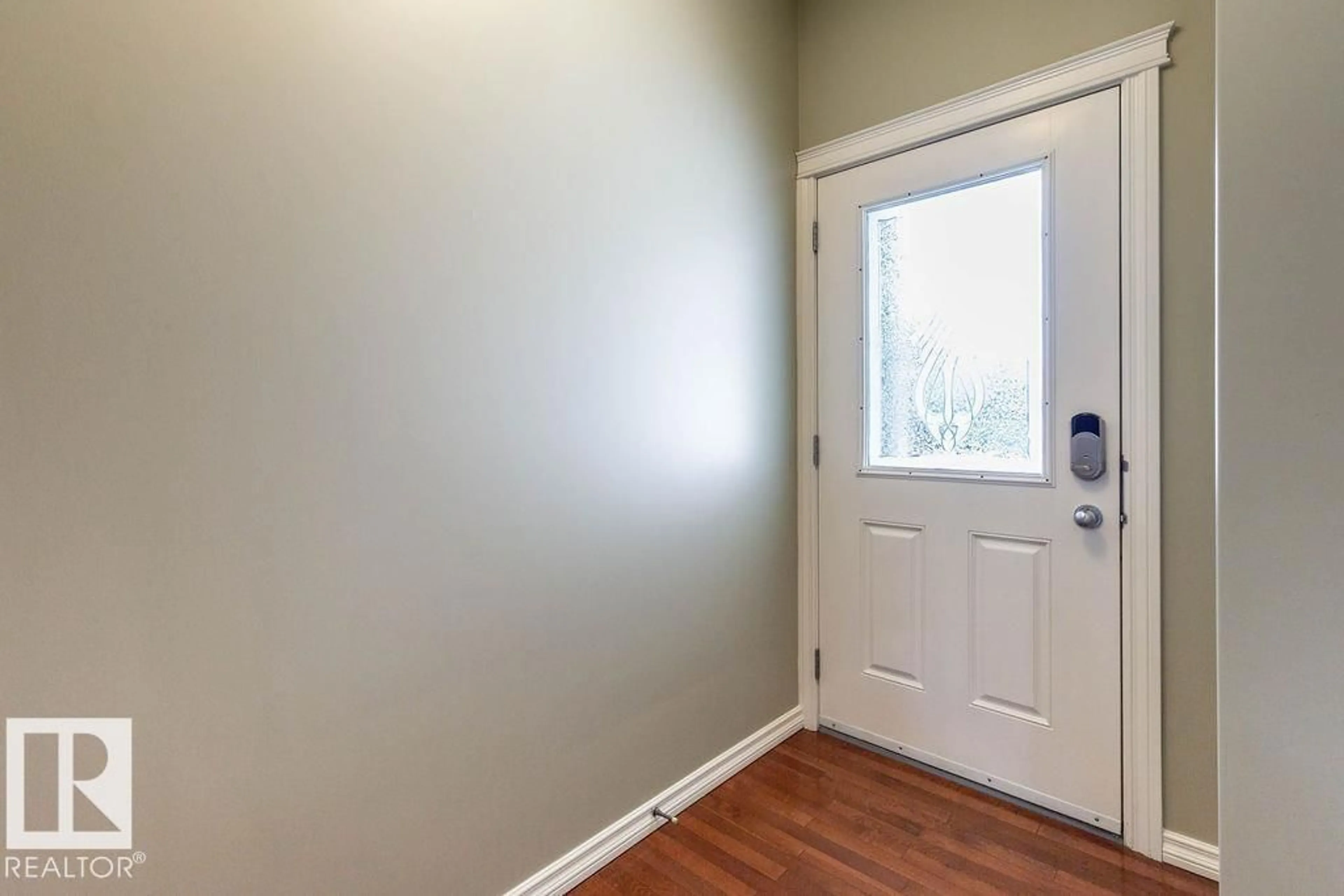 Indoor entryway for 11546 11 AV, Edmonton Alberta T6W1W8