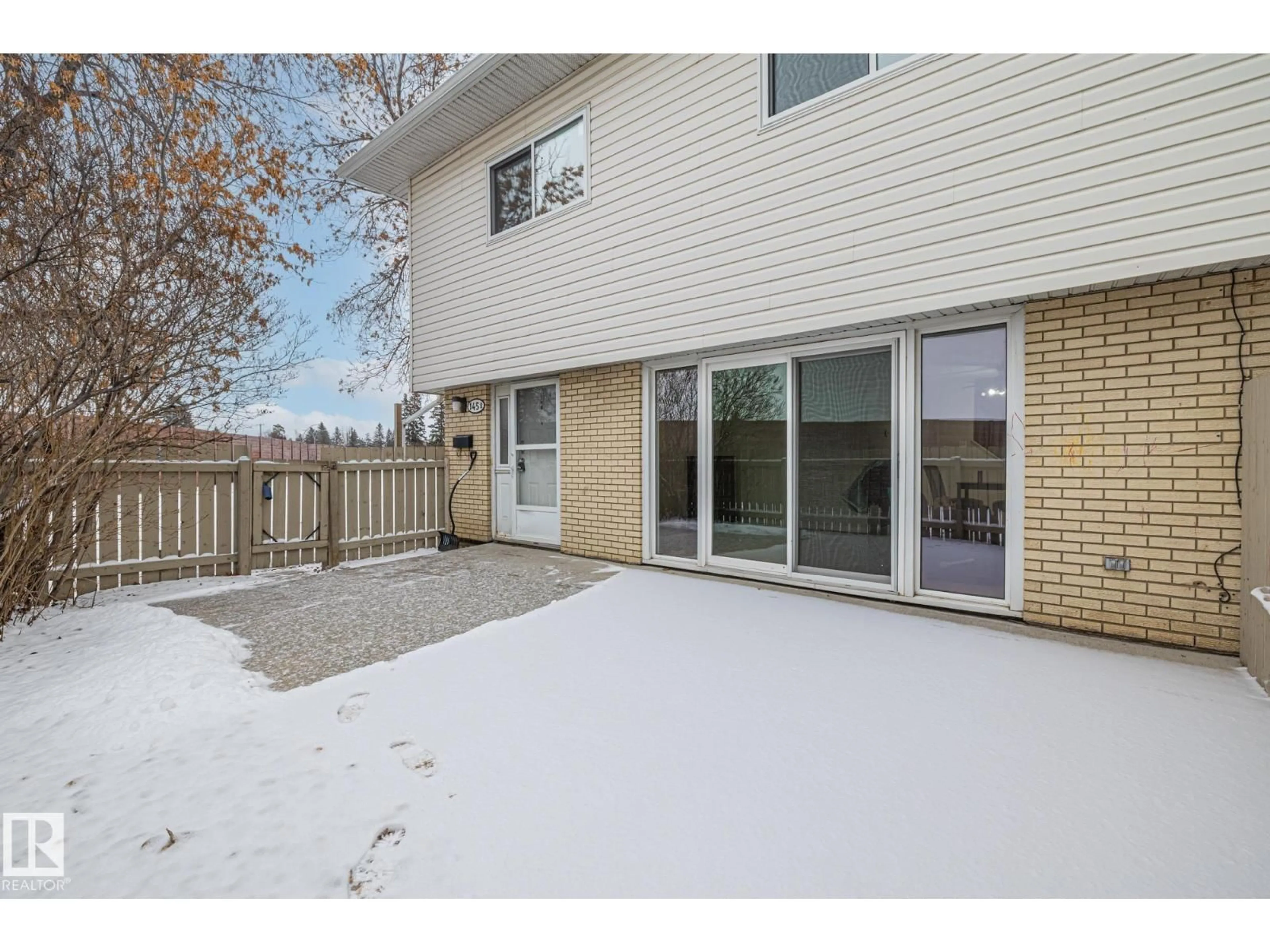 Patio, unknown for 145B ROYAL RD NW, Edmonton Alberta T6J2E7