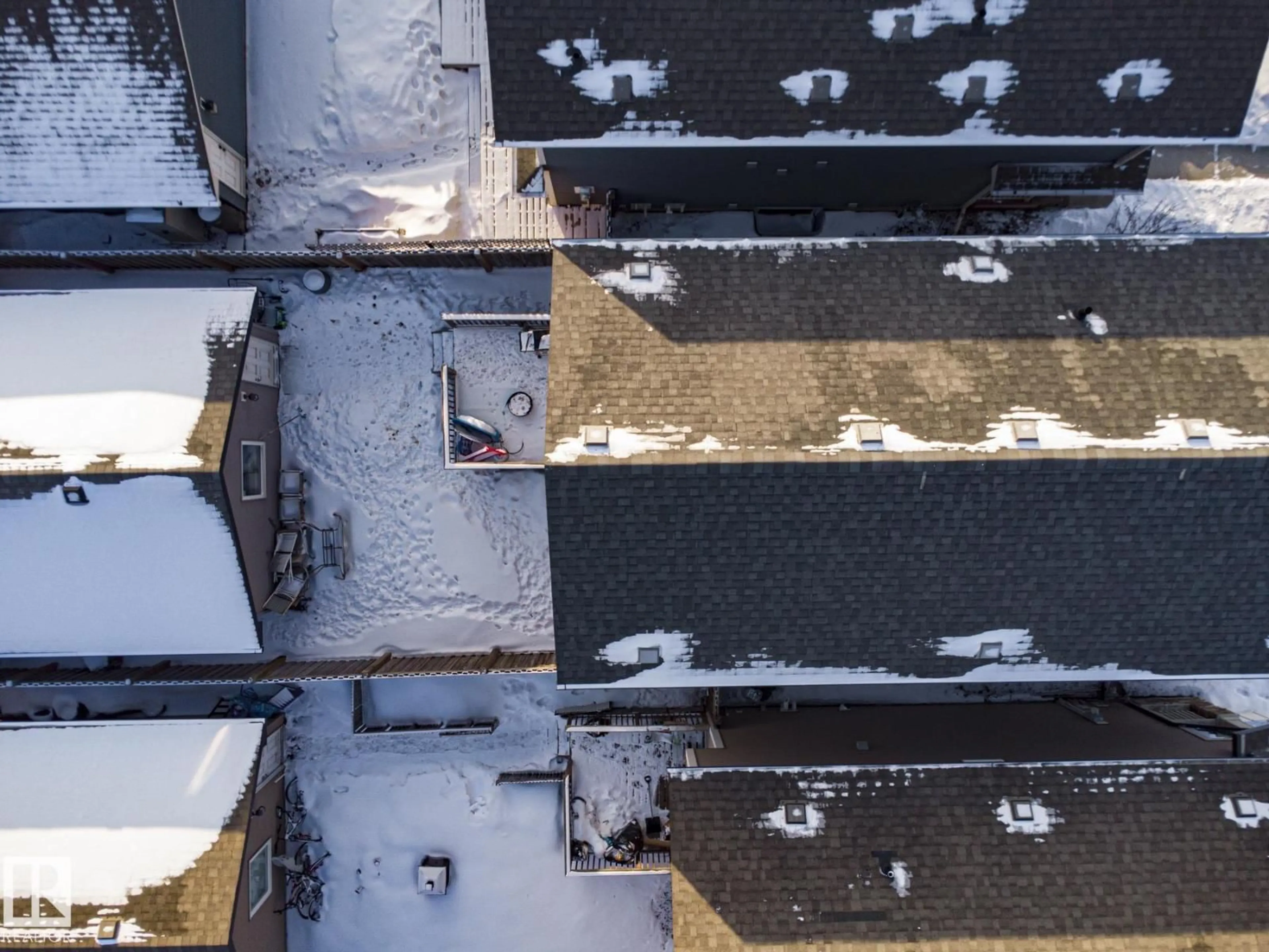 A pic from outside/outdoor area/front of a property/back of a property/a pic from drone, street for 21971 91 AV, Edmonton Alberta T5T6Z8