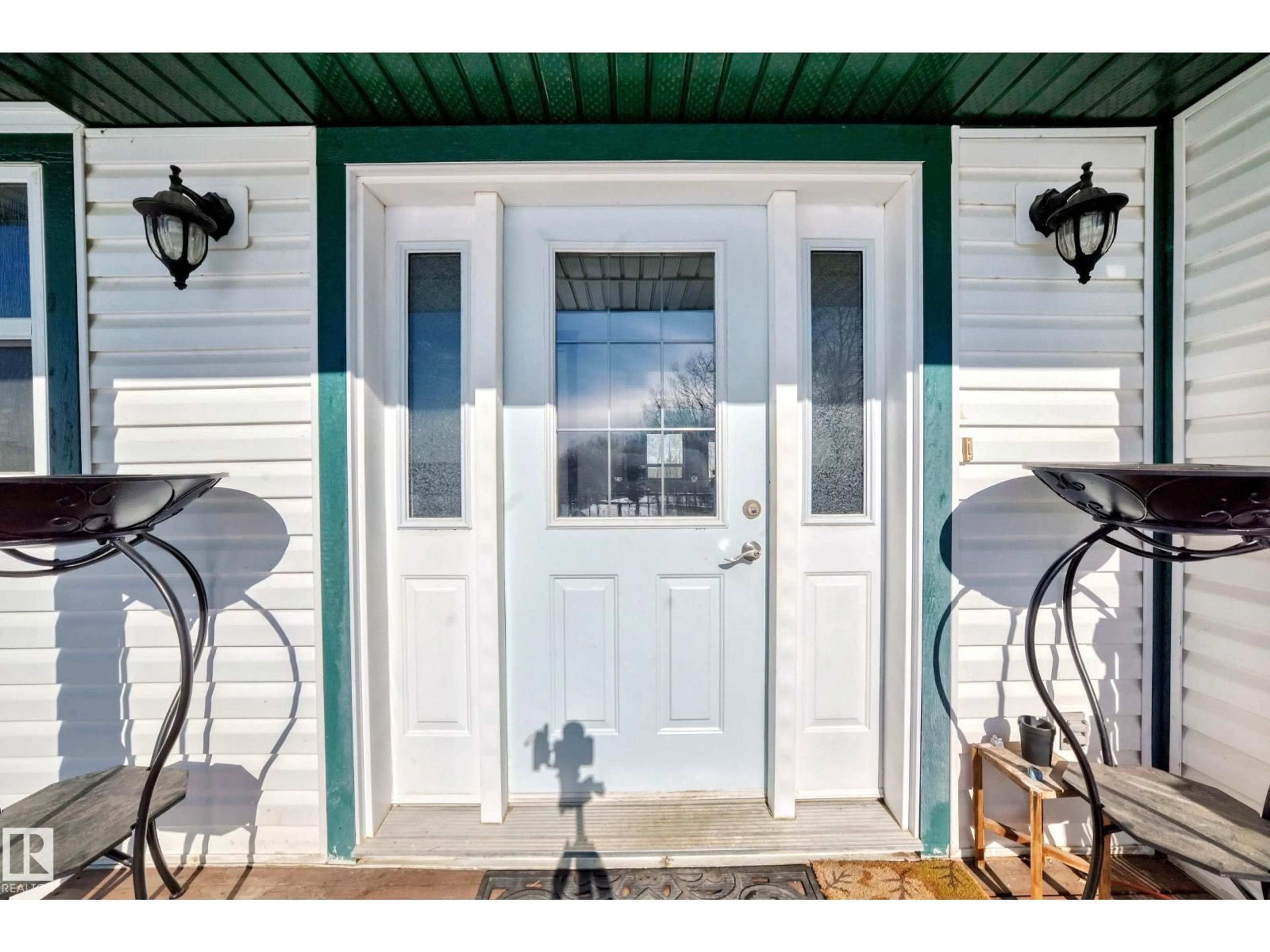 Indoor entryway for 8 54514 RR12, Rural Lac Ste. Anne County Alberta T0E1V2