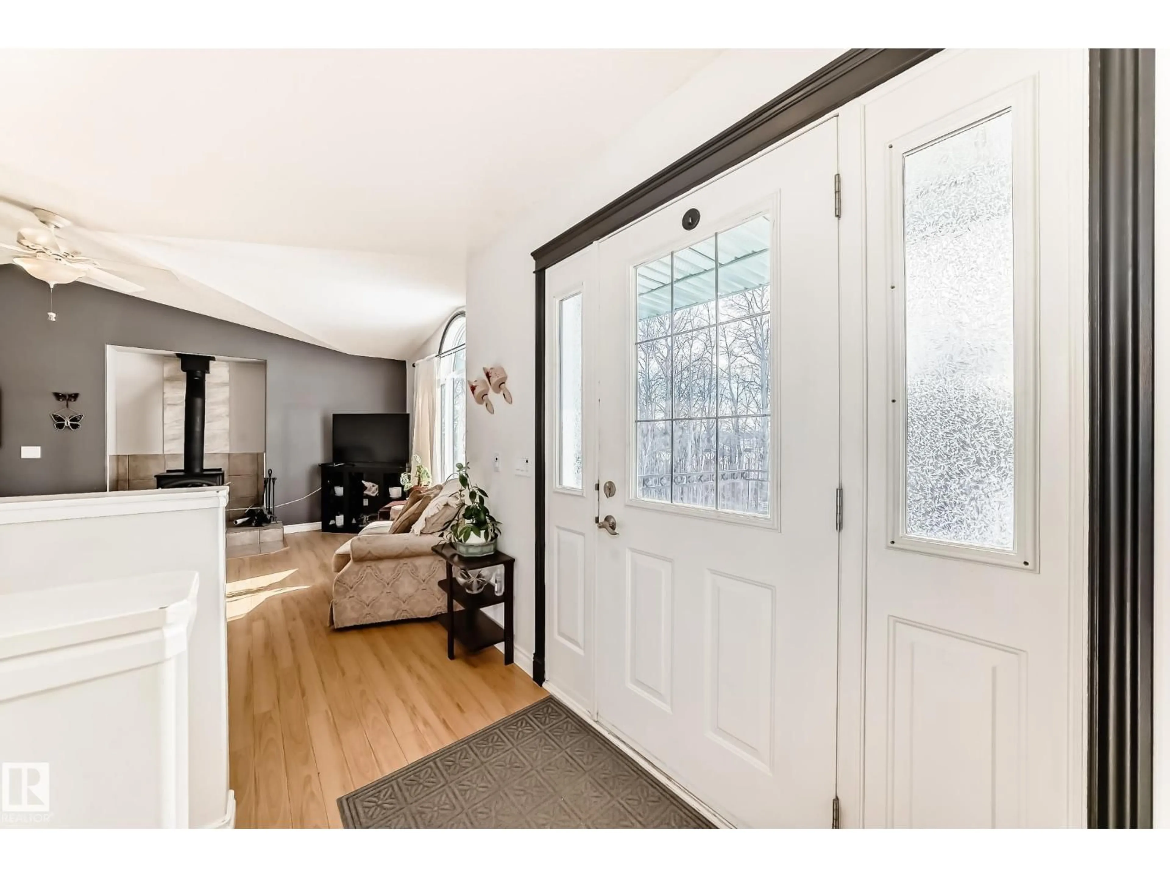 Indoor entryway for 8 54514 RR12, Rural Lac Ste. Anne County Alberta T0E1V2