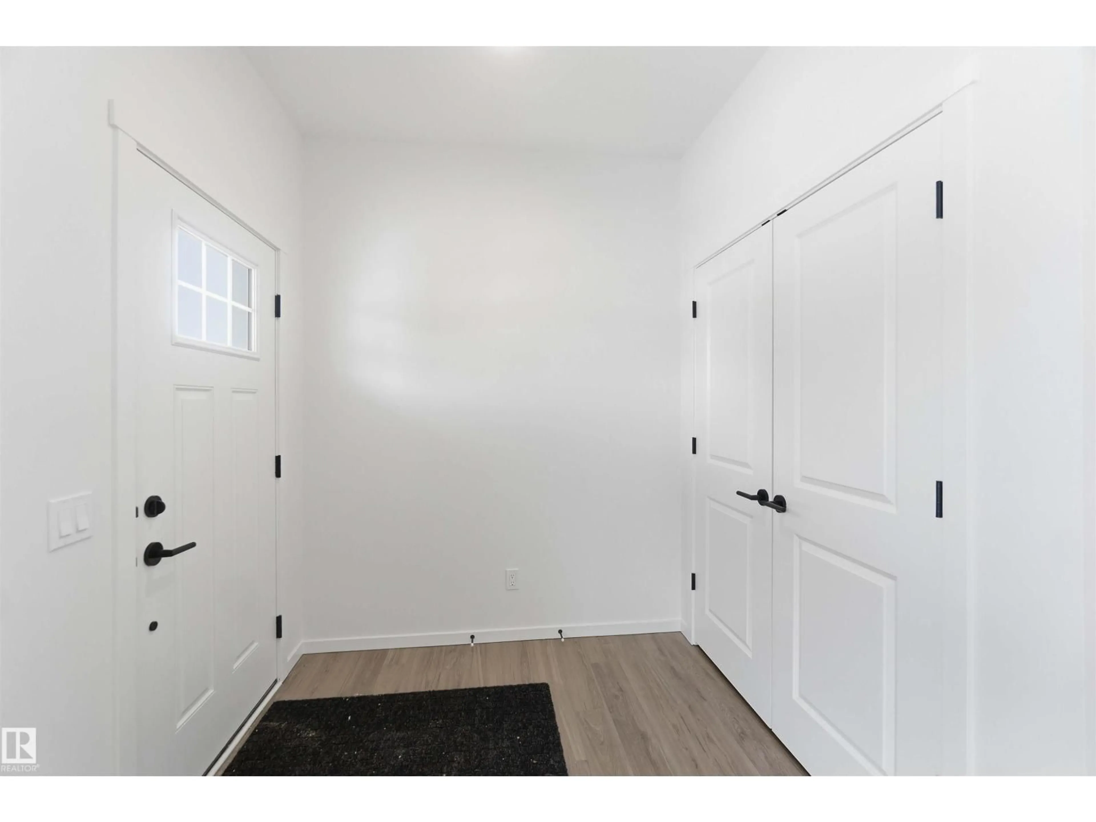 Indoor entryway for 19348 29 AV, Edmonton Alberta T6M3B1