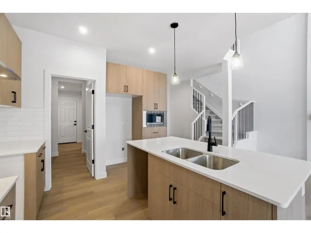 19348 29 AV, Edmonton 3