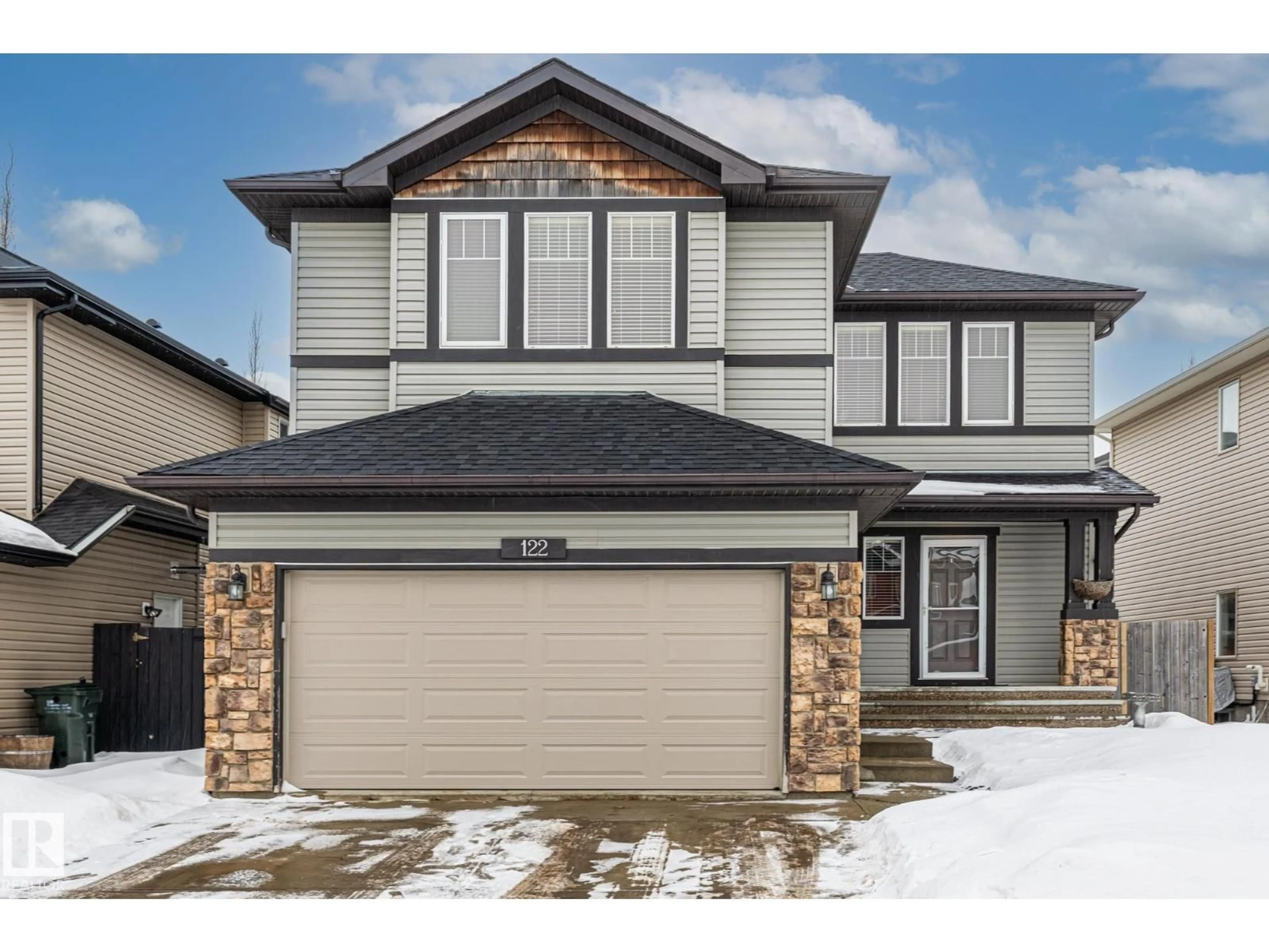 Home with vinyl exterior material, street for 122 CAMPBELL DR, Sherwood Park Alberta T8L0E3