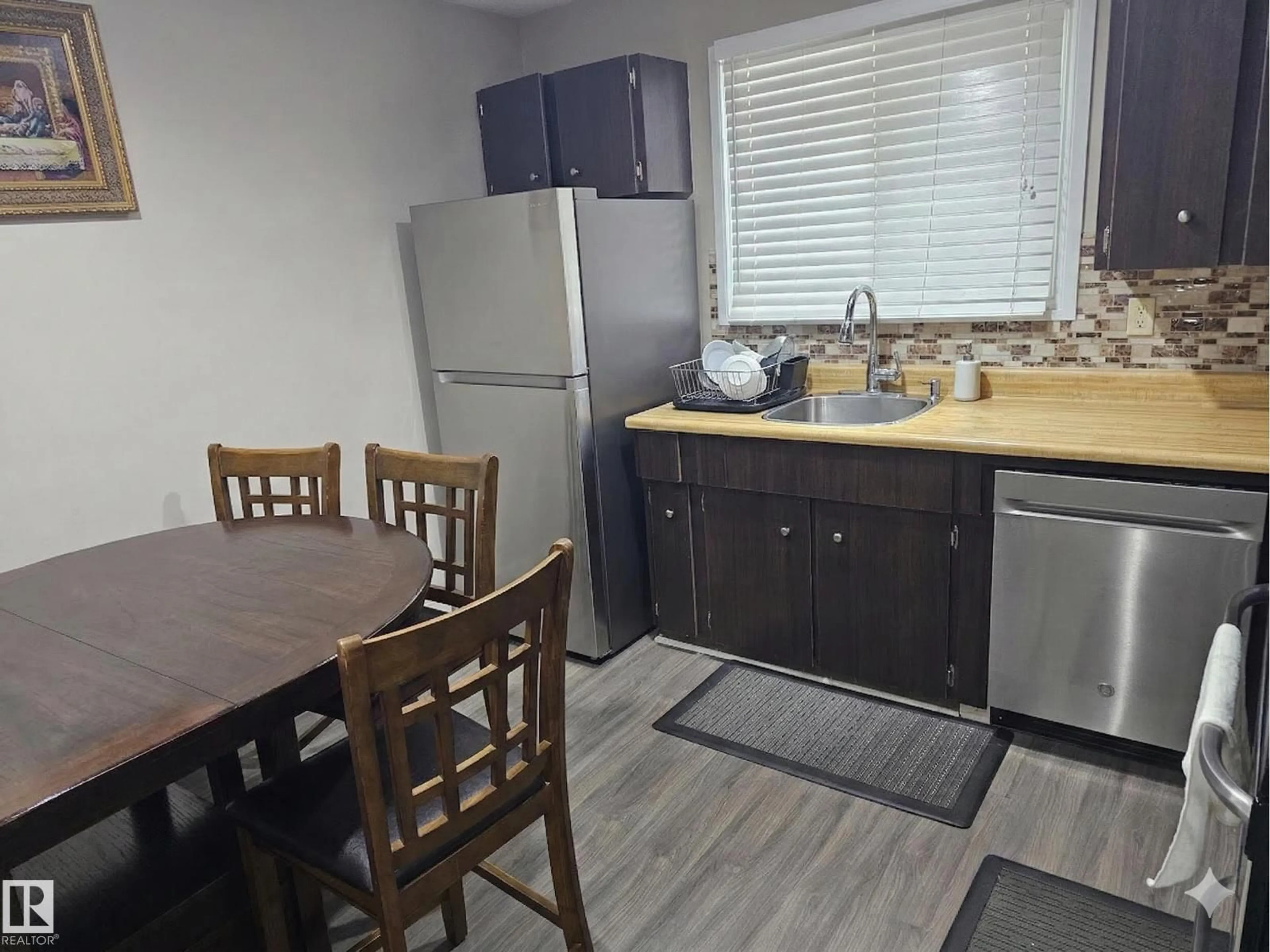 Standard kitchen, unknown for 223 KASKITAYO COURT, Edmonton Alberta T6J3T3