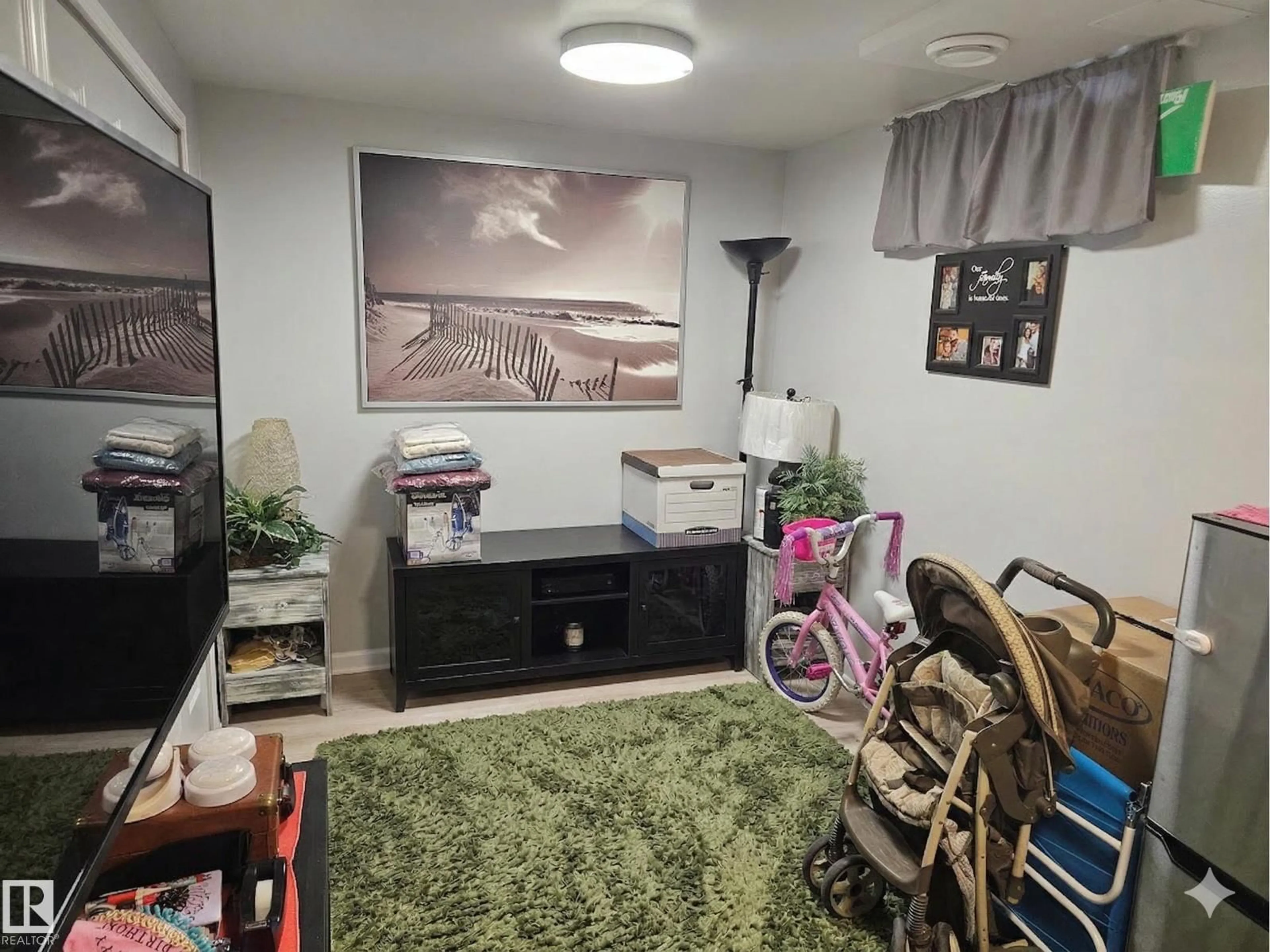 A pic of a room for 223 KASKITAYO COURT, Edmonton Alberta T6J3T3