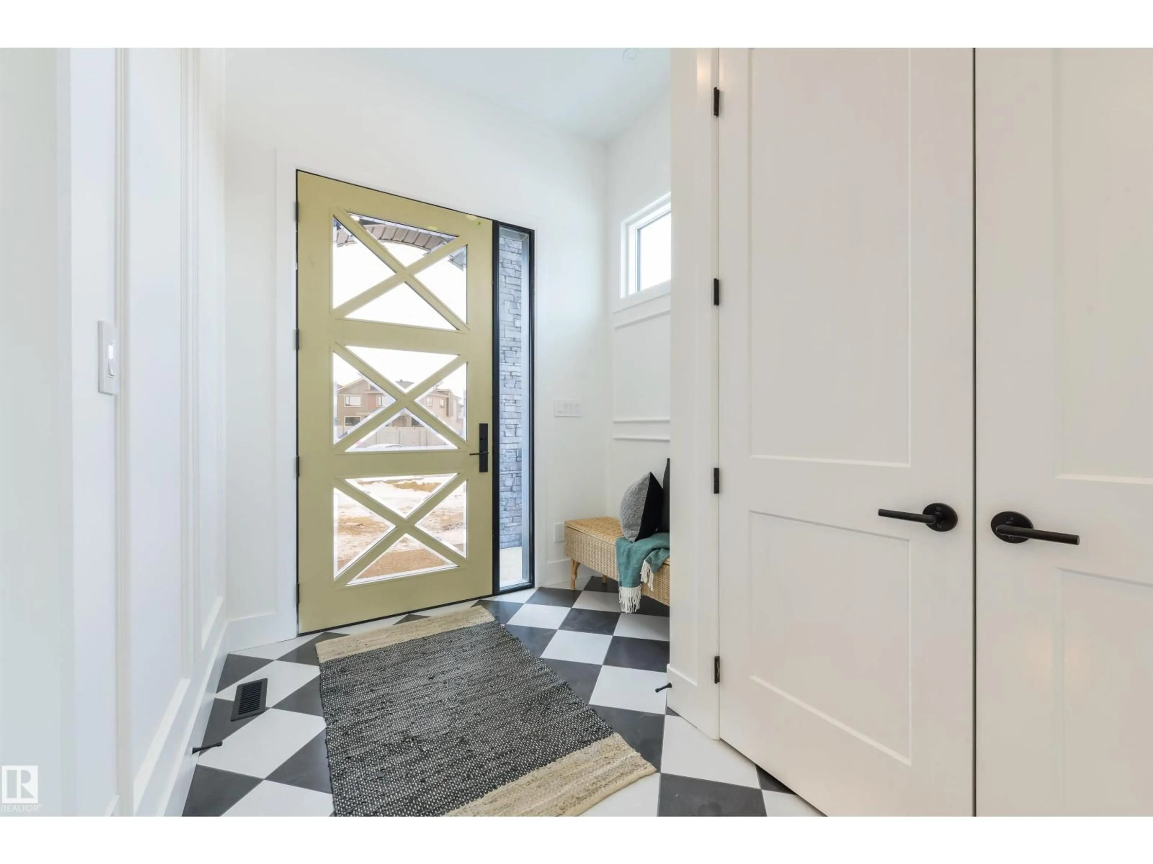 Indoor entryway for 4116 GINSBURG PL, Edmonton Alberta T5T4V1