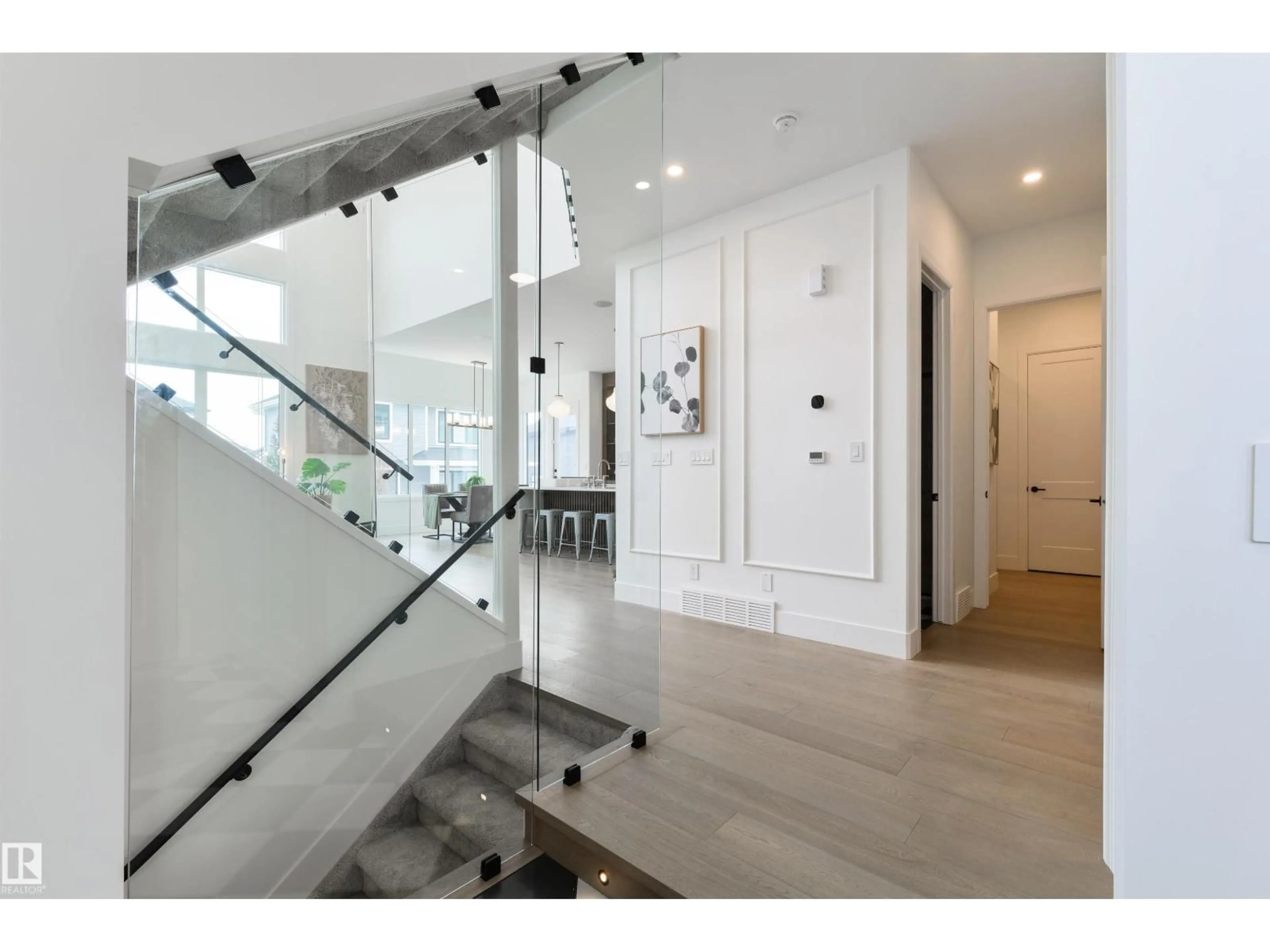 Indoor foyer for 4116 GINSBURG PL, Edmonton Alberta T5T4V1