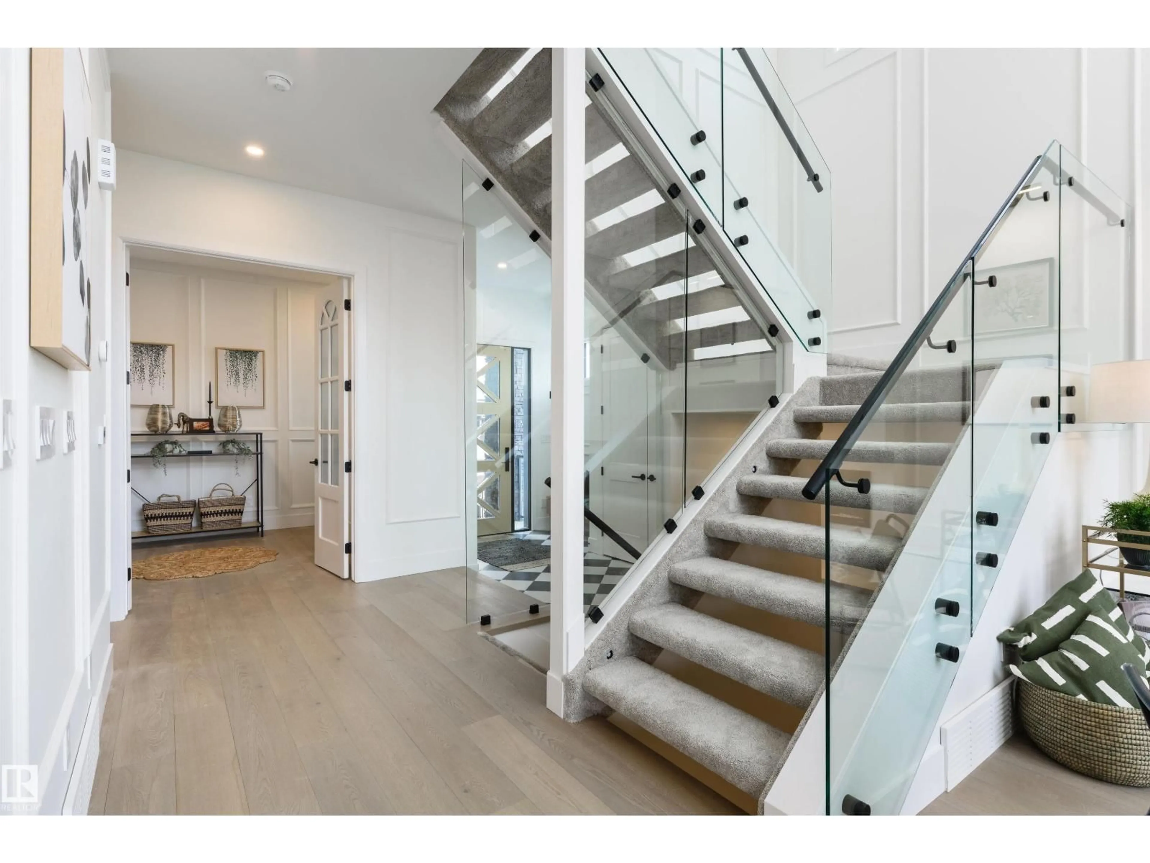 Stairs for 4116 GINSBURG PL, Edmonton Alberta T5T4V1