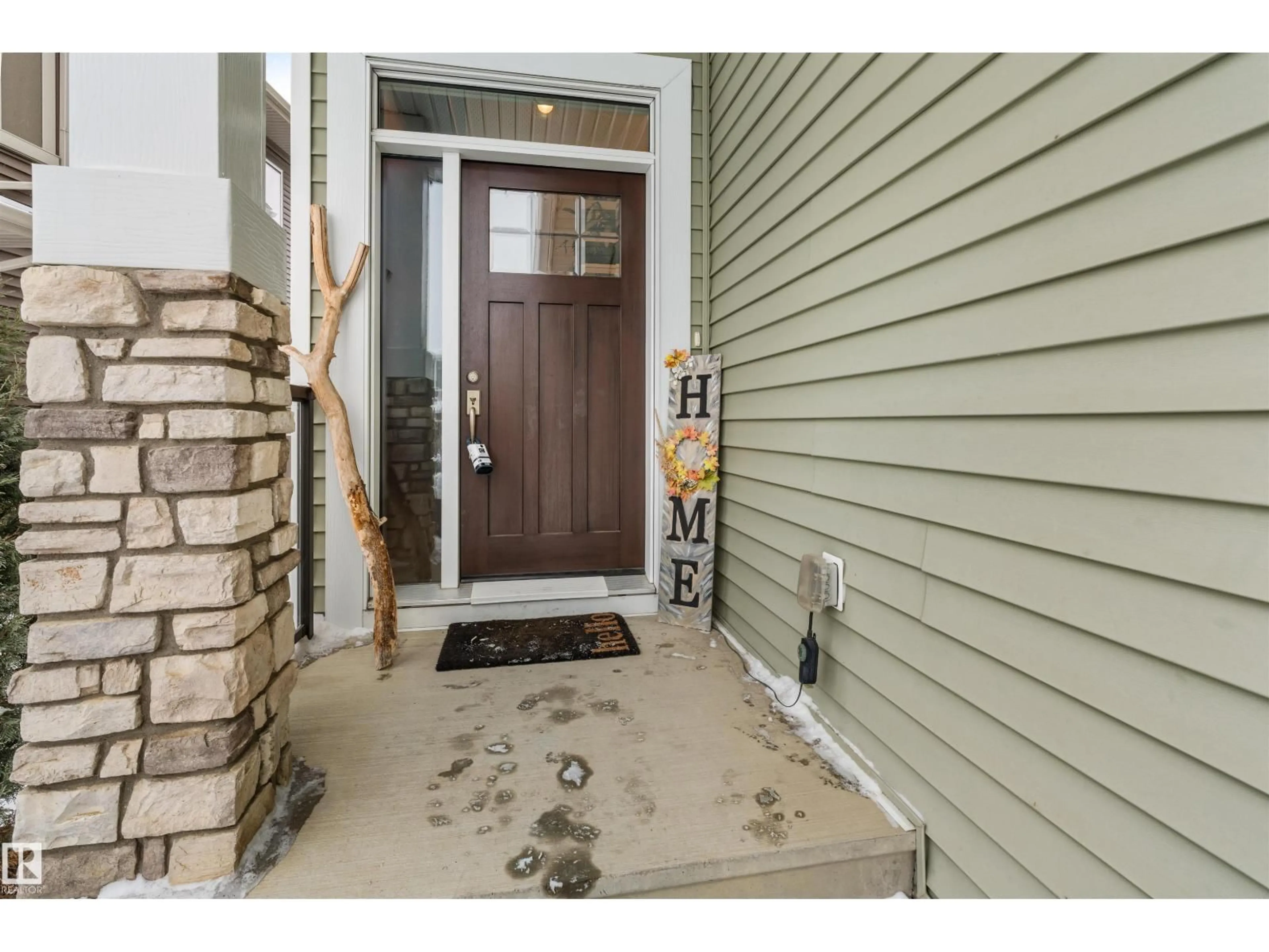 Indoor entryway for 146 JOYAL WY, St. Albert Alberta T8N7V3