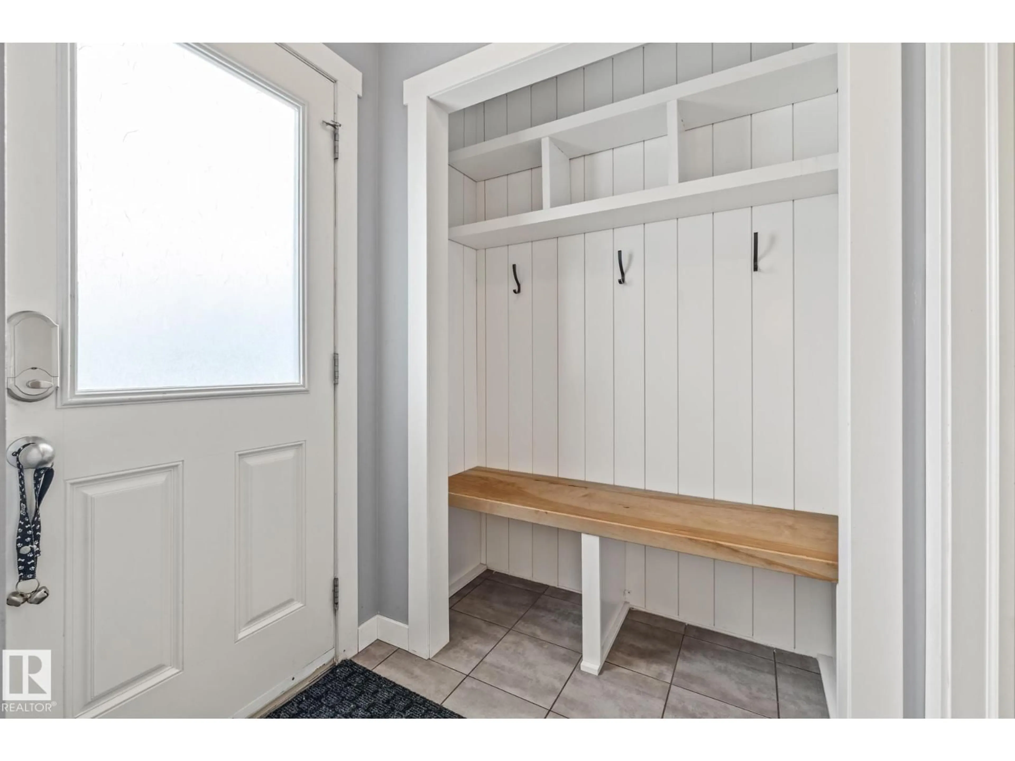 Indoor entryway for 6921 21A AV, Edmonton Alberta T6X0T6