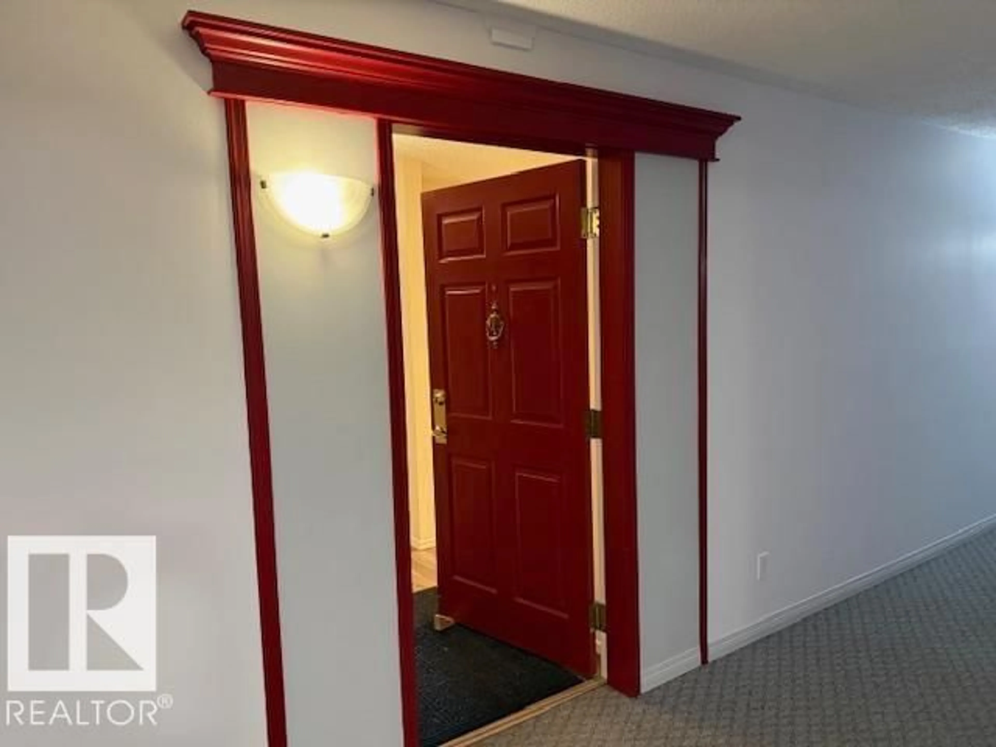 Indoor foyer for #305 - 9760 176 ST, Edmonton Alberta T5T5Z5