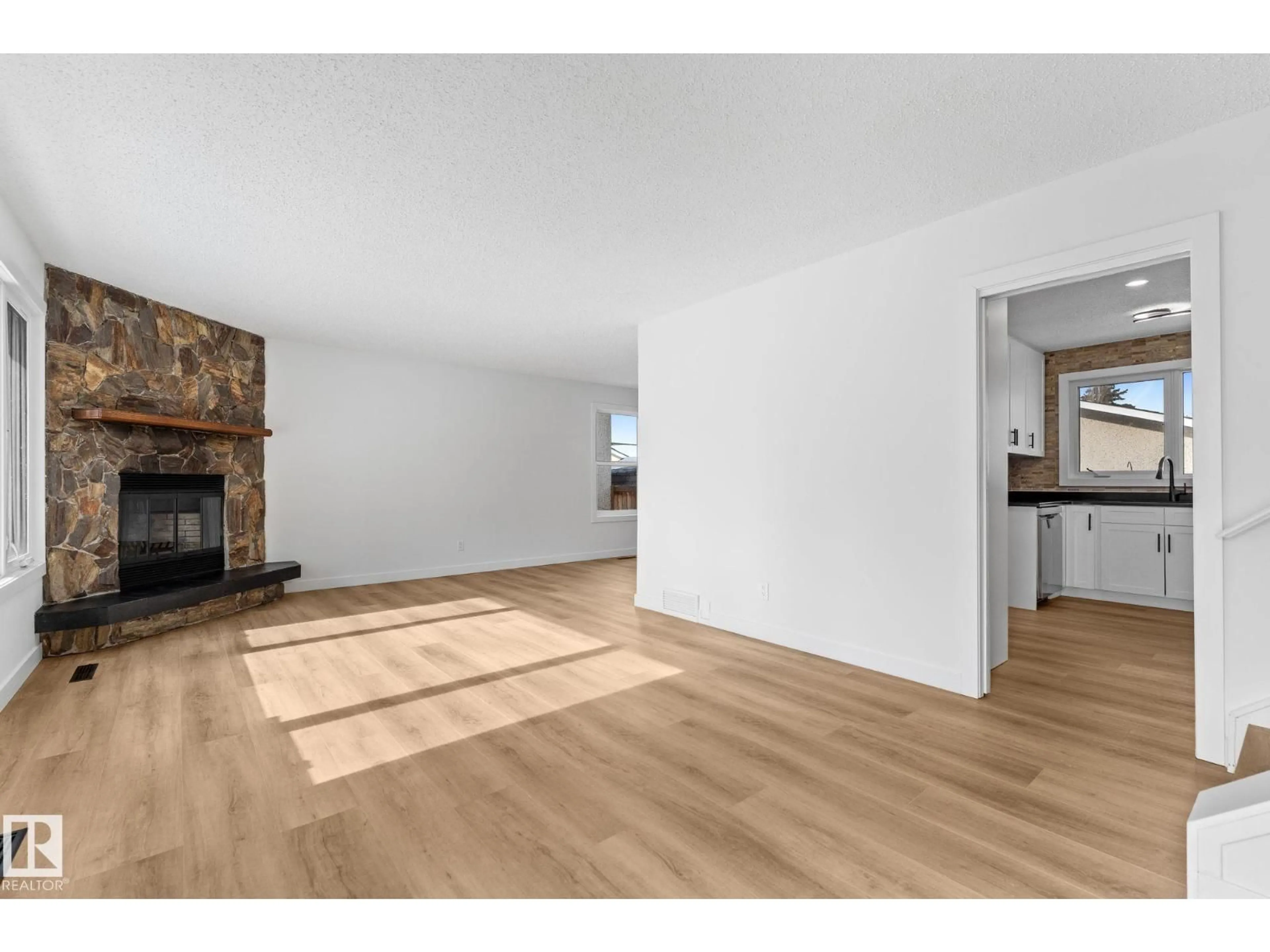 A pic of a room for 11744 37 AV, Edmonton Alberta T6J0J2