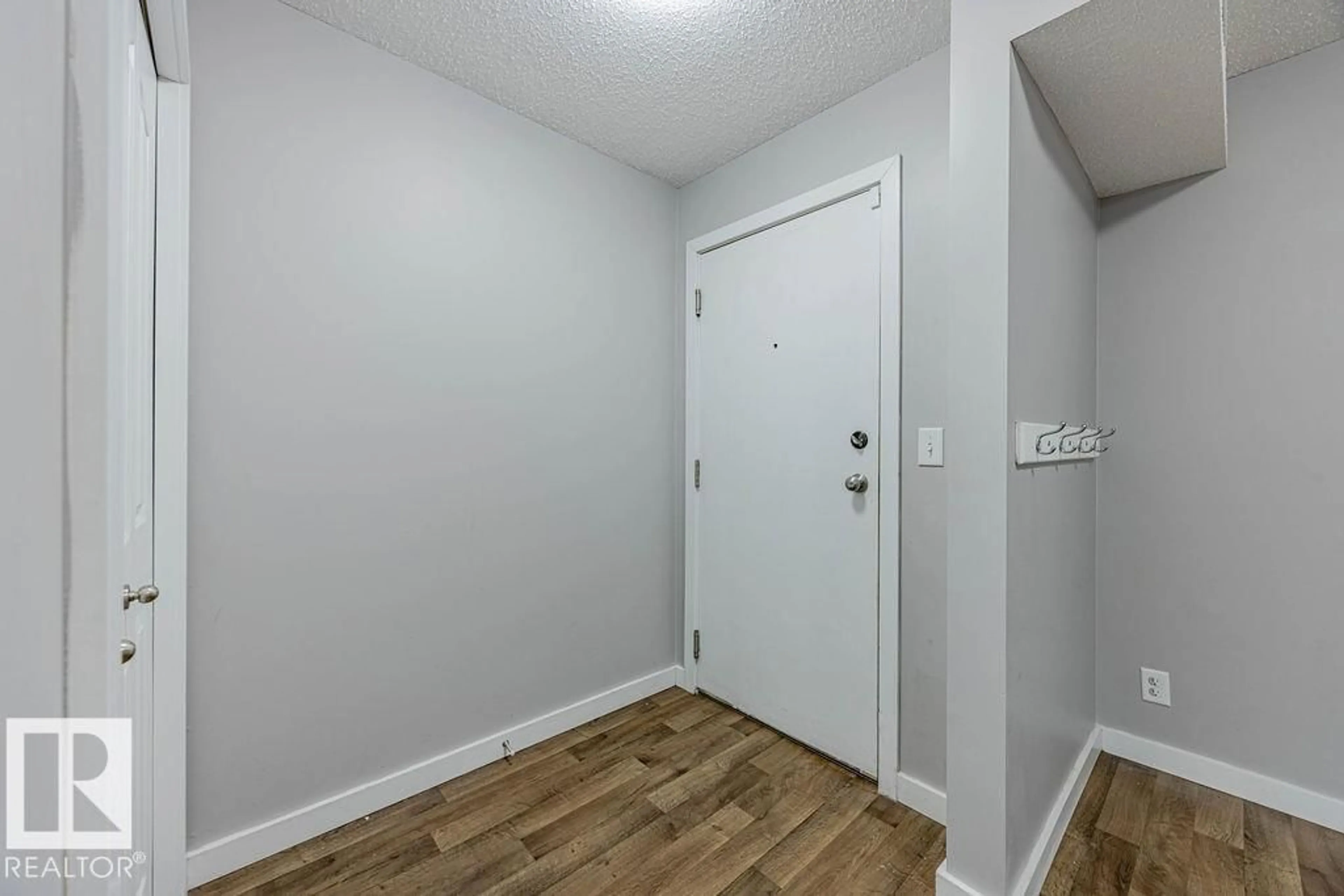 Indoor entryway for #219 - 530 WATT BV, Edmonton Alberta T6X1P7