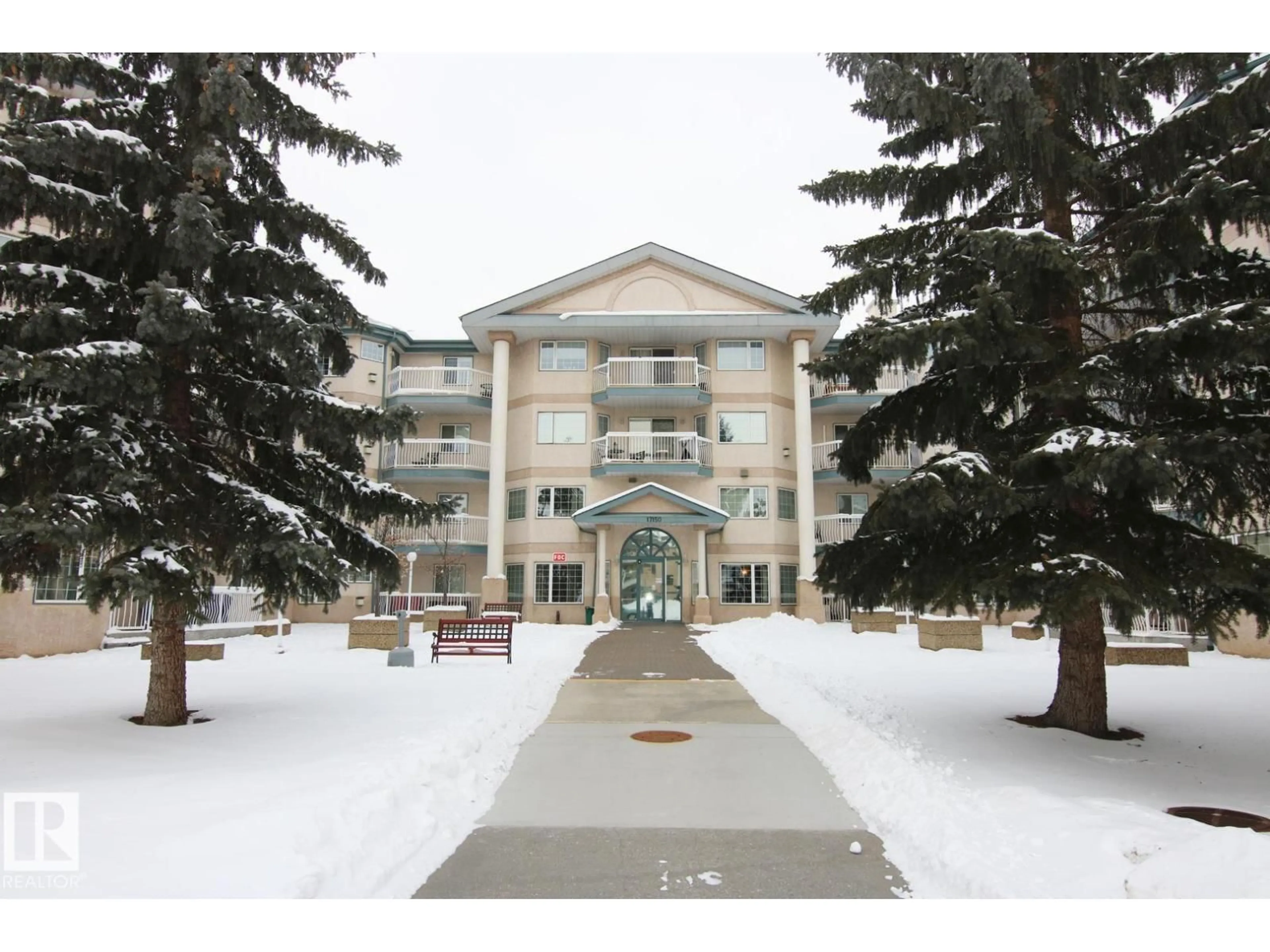 Indoor foyer for 308 - 17150 94A AV NW, Edmonton Alberta T5T6L7