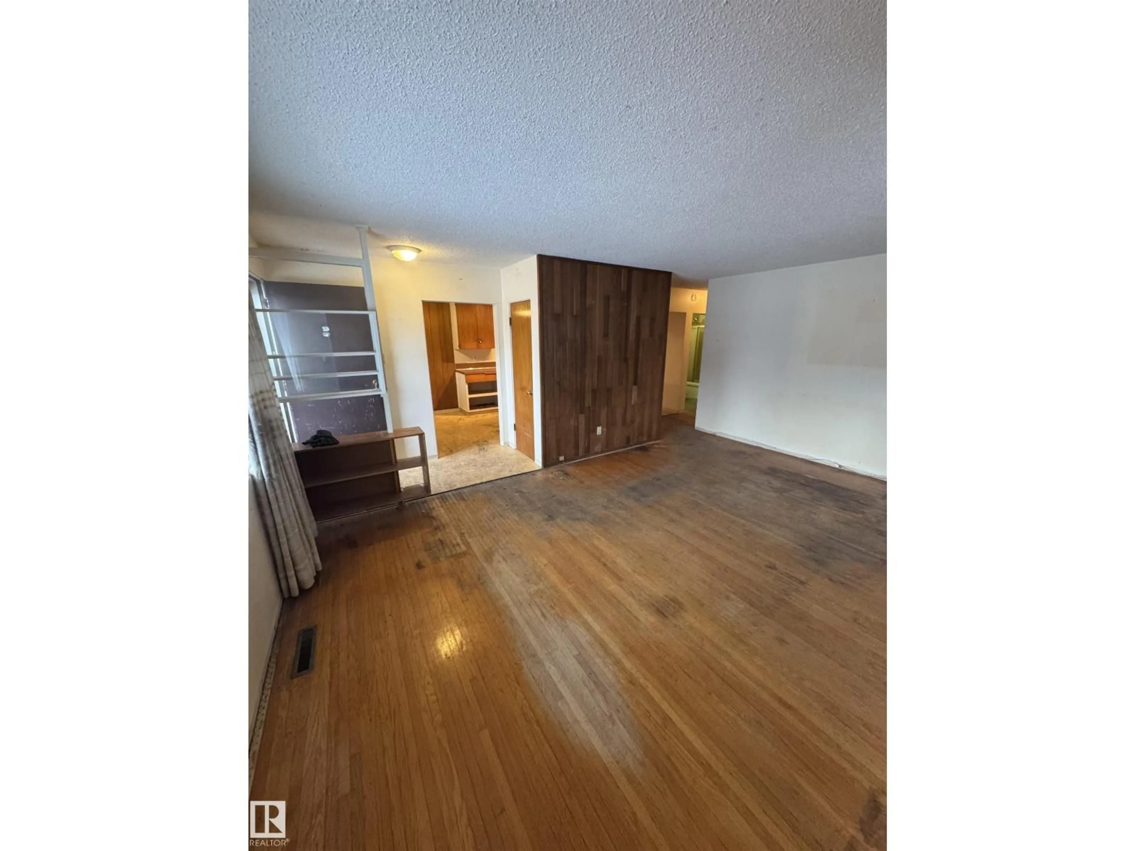 A pic of a room for 12811 135 ST NW, Edmonton Alberta T5I1Y3