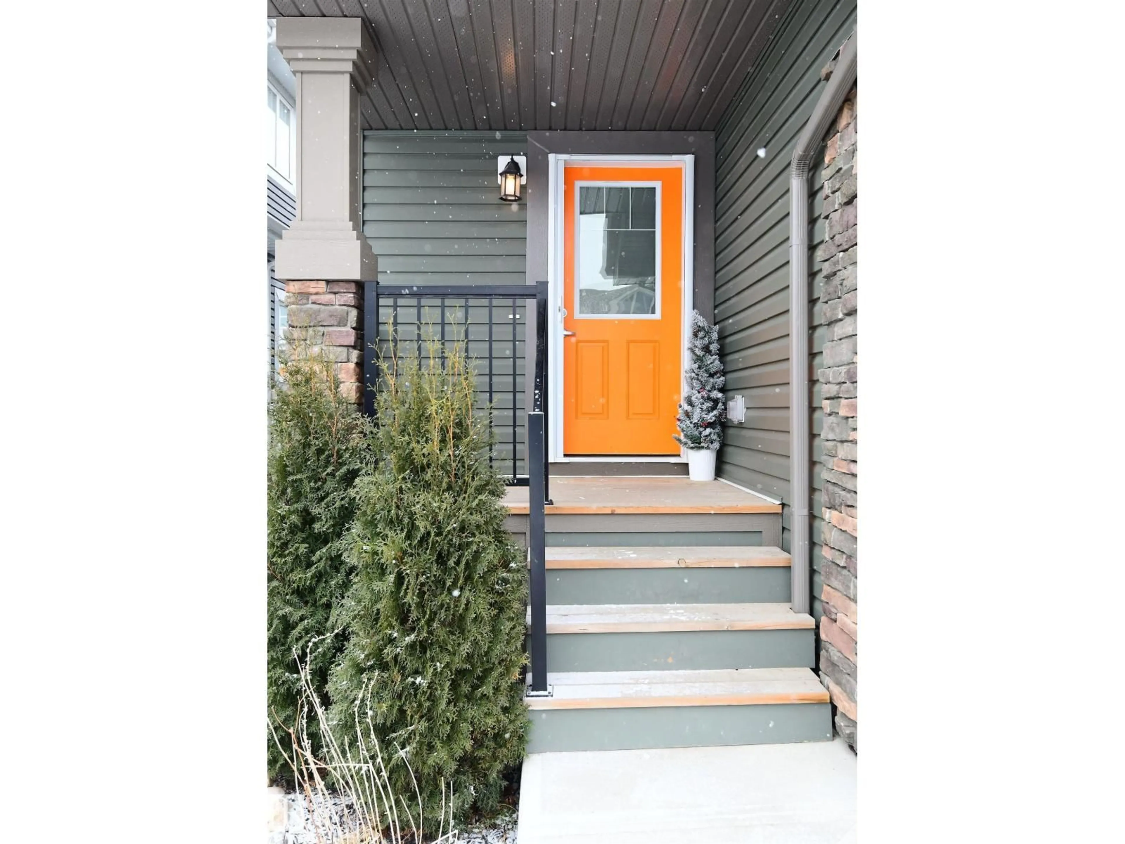 Indoor entryway for 352 SAVOY CR, Sherwood Park Alberta T8H2X2