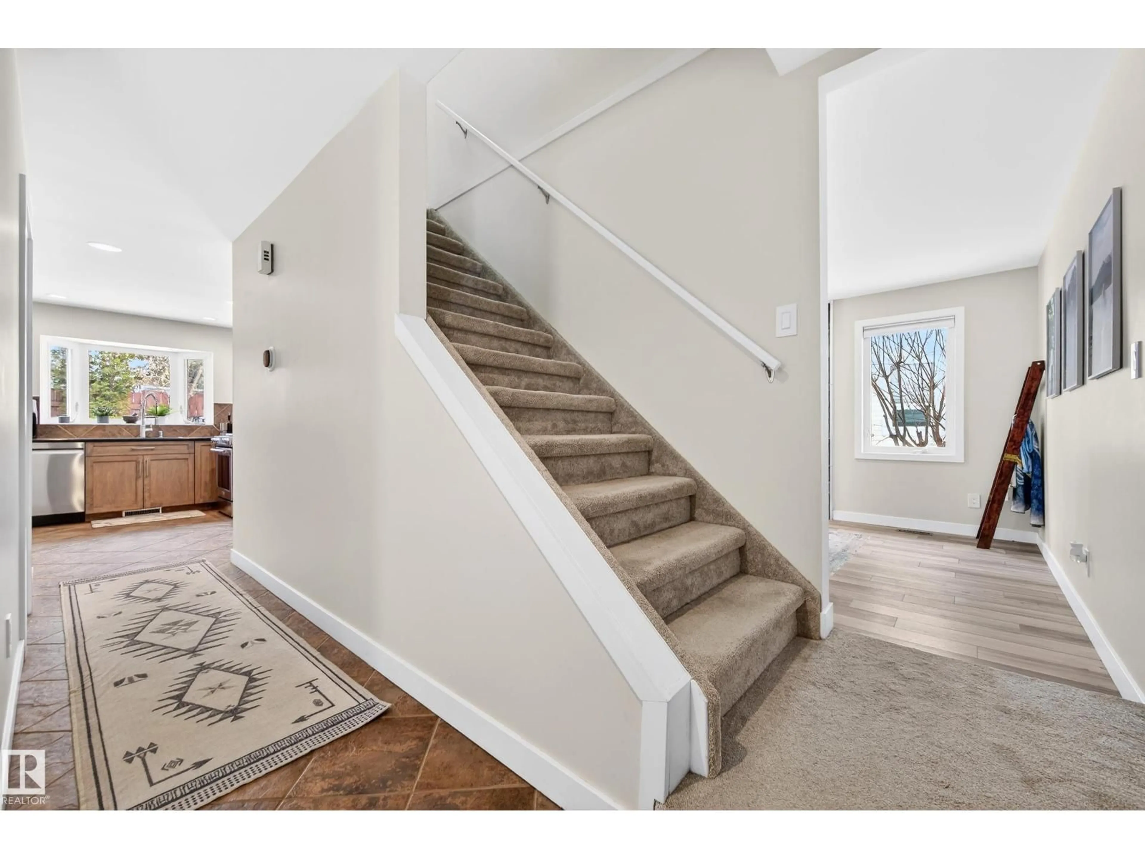 Stairs for 657 VILLAGE DR, Sherwood Park Alberta T8A4K7