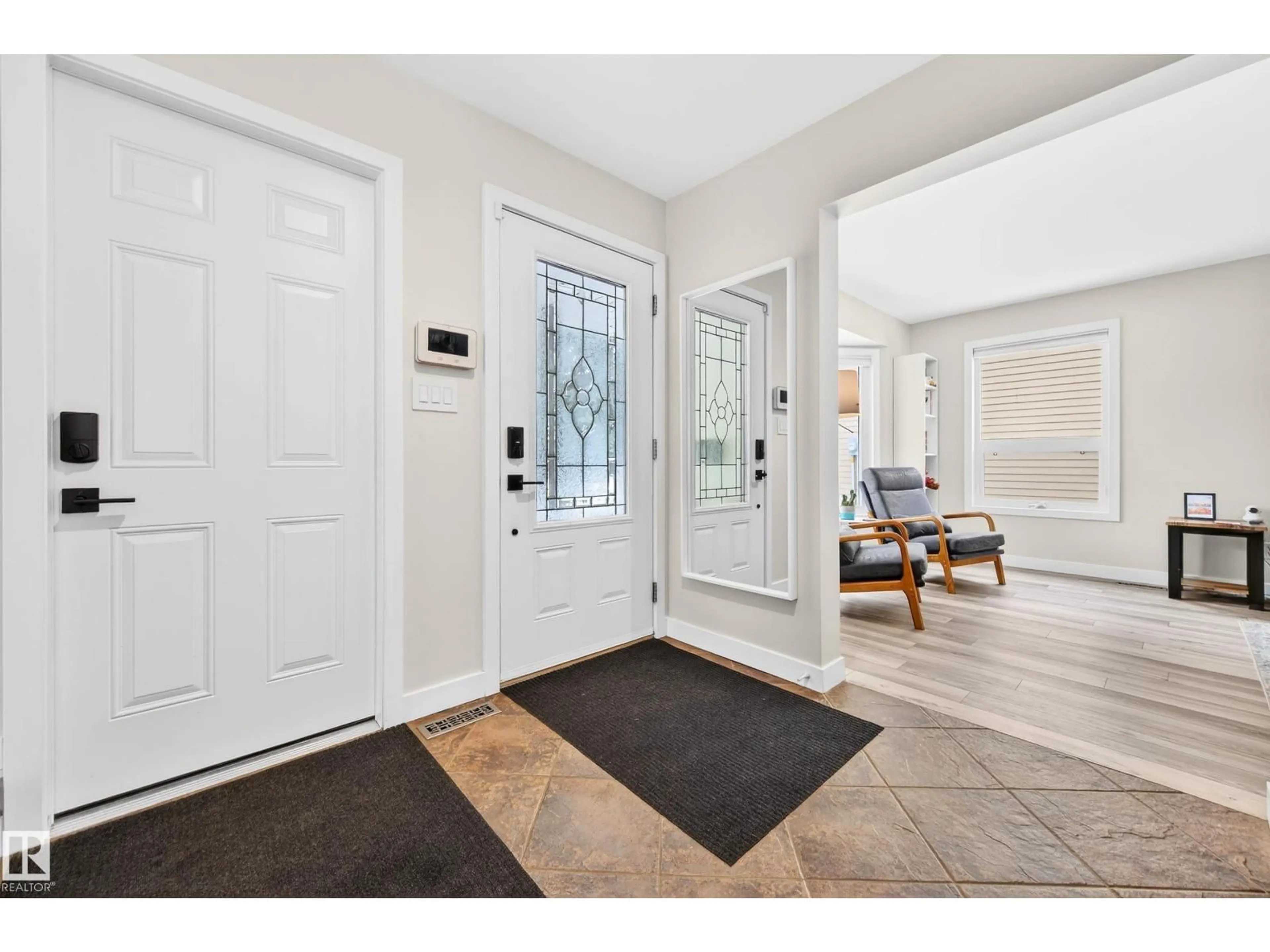 Indoor entryway for 657 VILLAGE DR, Sherwood Park Alberta T8A4K7