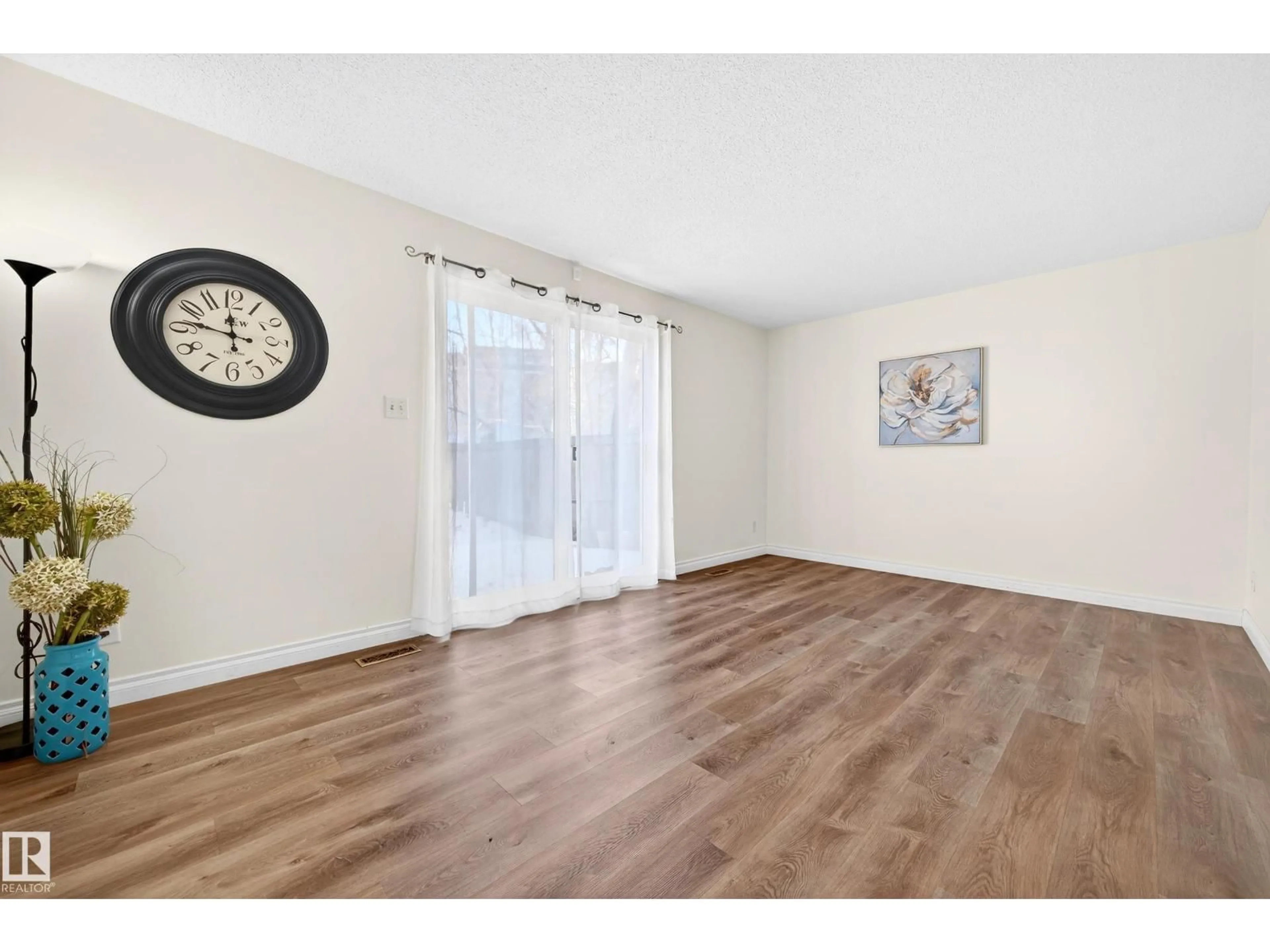 A pic of a room for 107 WOODSTOCK NW, Edmonton Alberta T5T0H6
