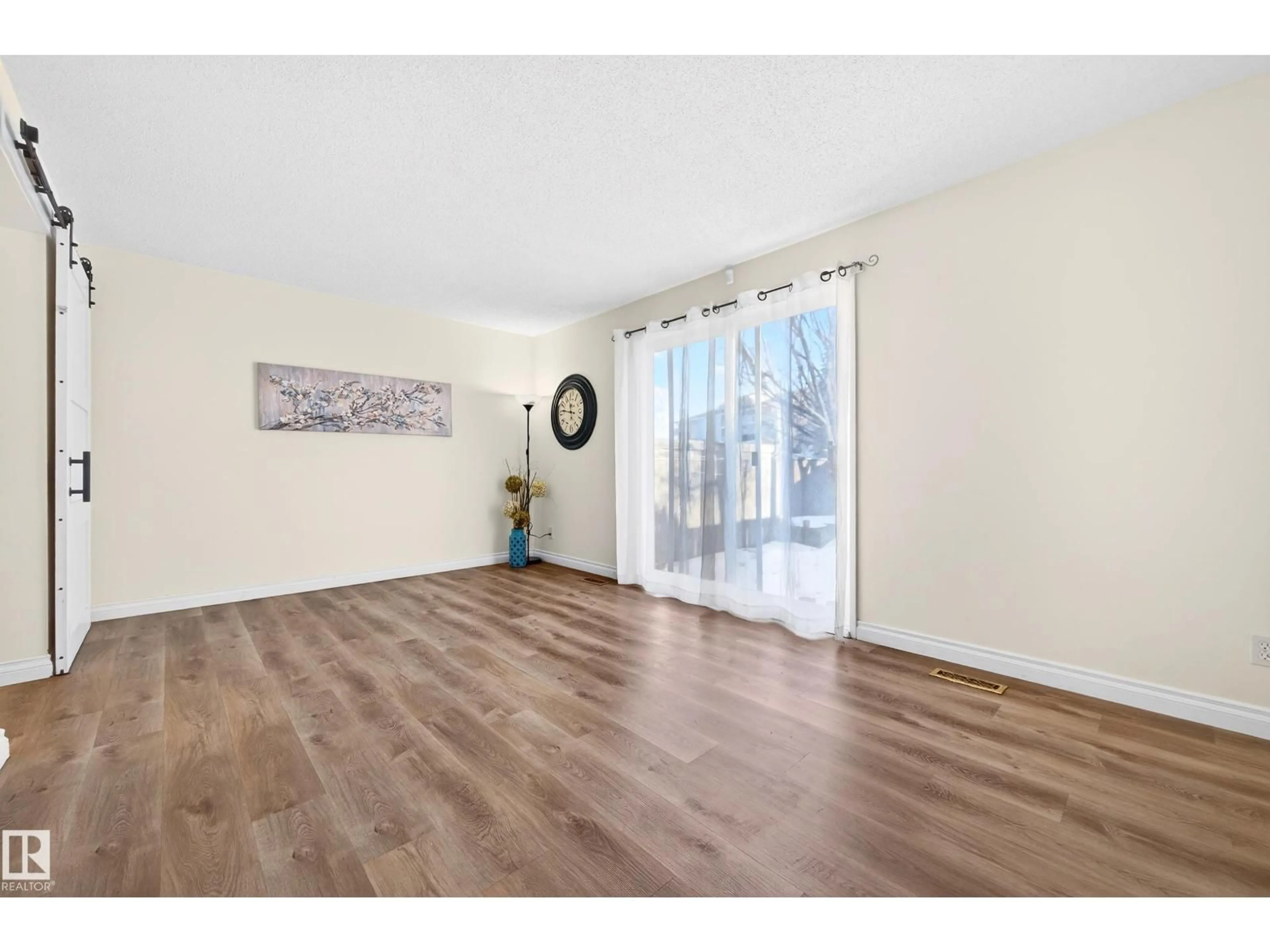 A pic of a room for 107 WOODSTOCK NW, Edmonton Alberta T5T0H6
