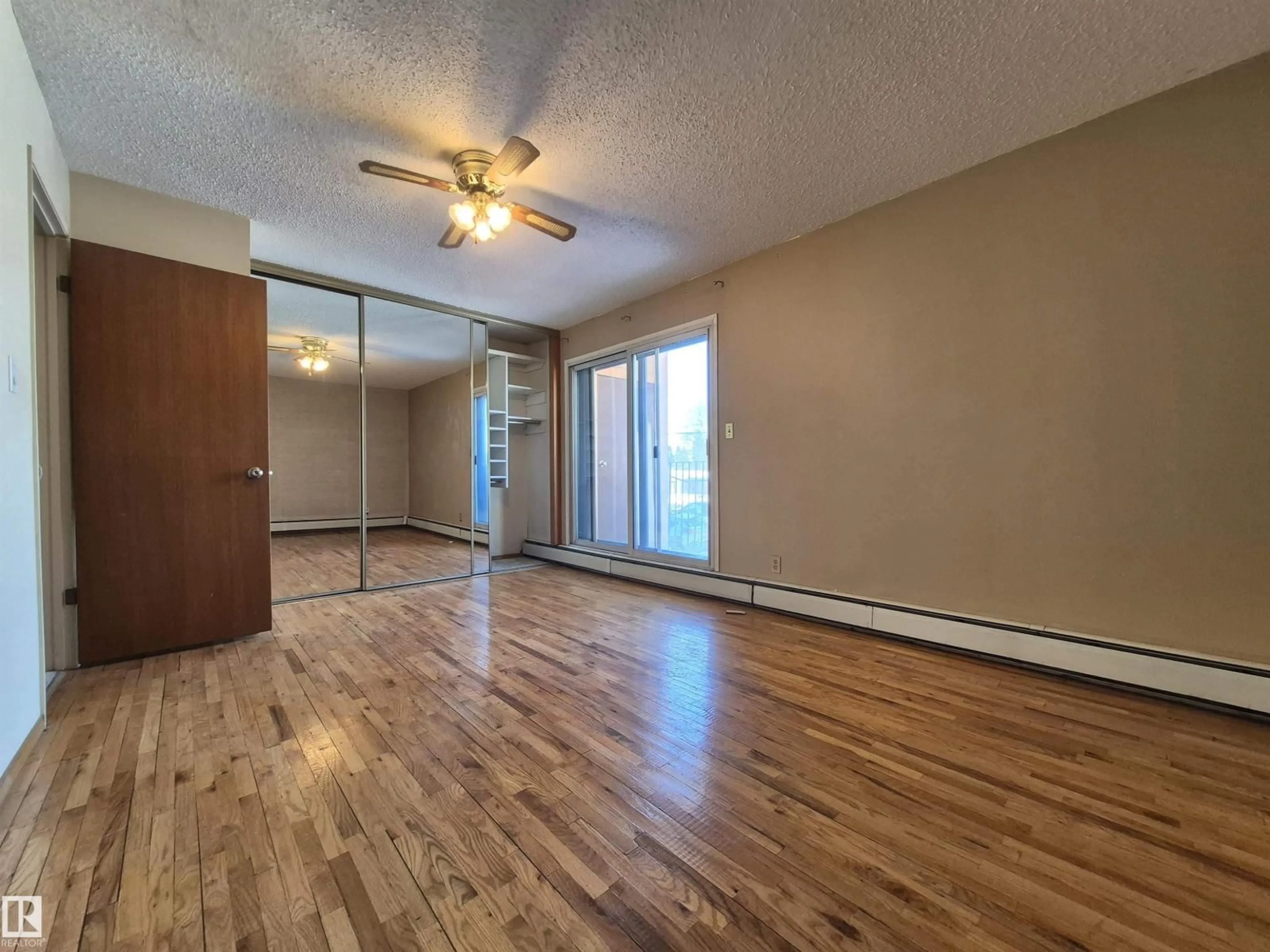 A pic of a room for #4 - 9140 149 ST, Edmonton Alberta T5R1C2