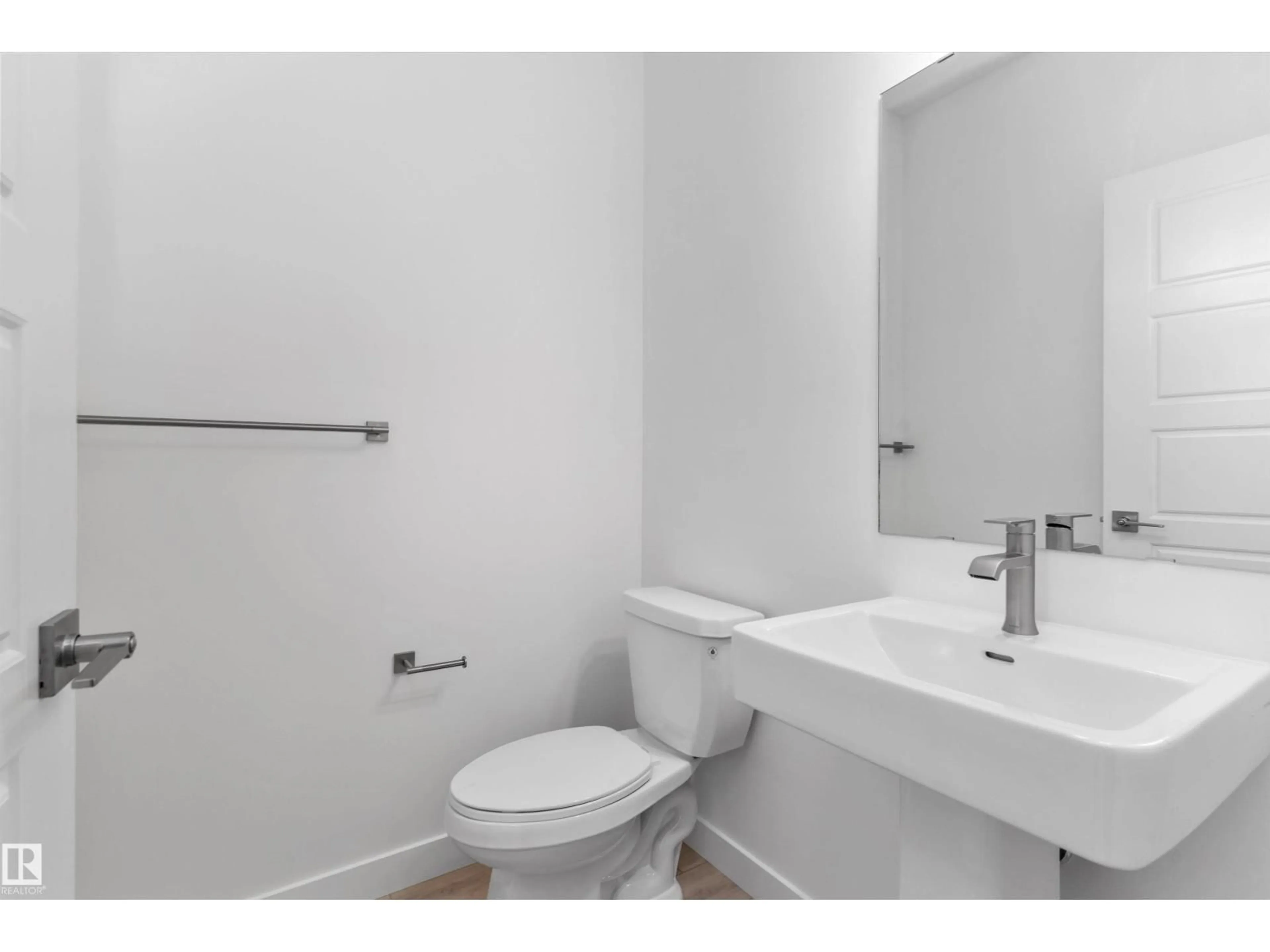 Standard bathroom, floor is not visible for 939 18 AV, Edmonton Alberta T6T2X3