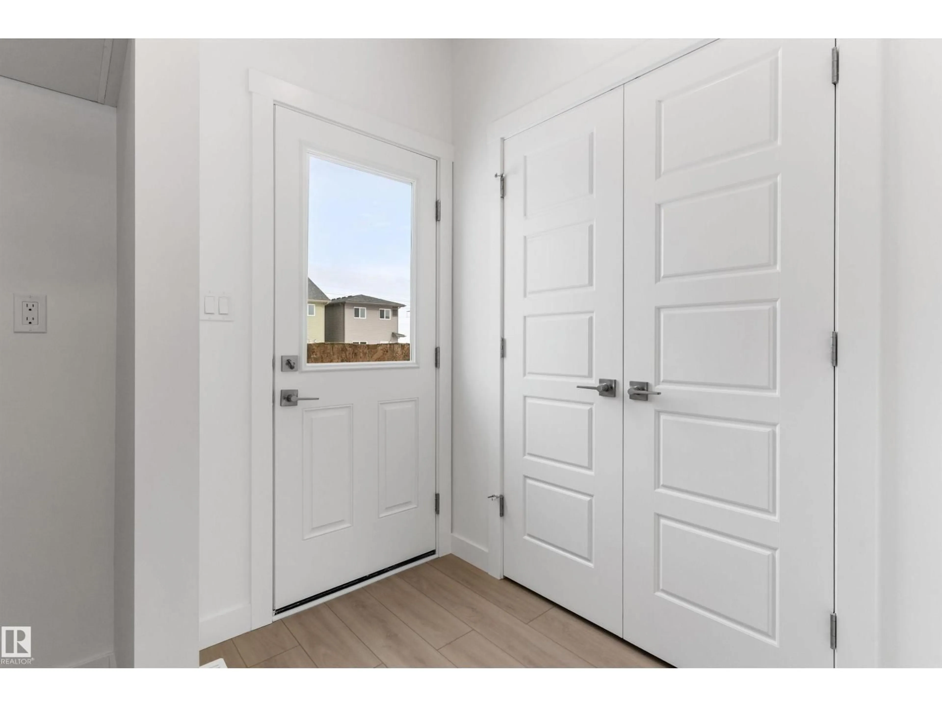 Indoor entryway for 18816 28 AV, Edmonton Alberta T6M3J1