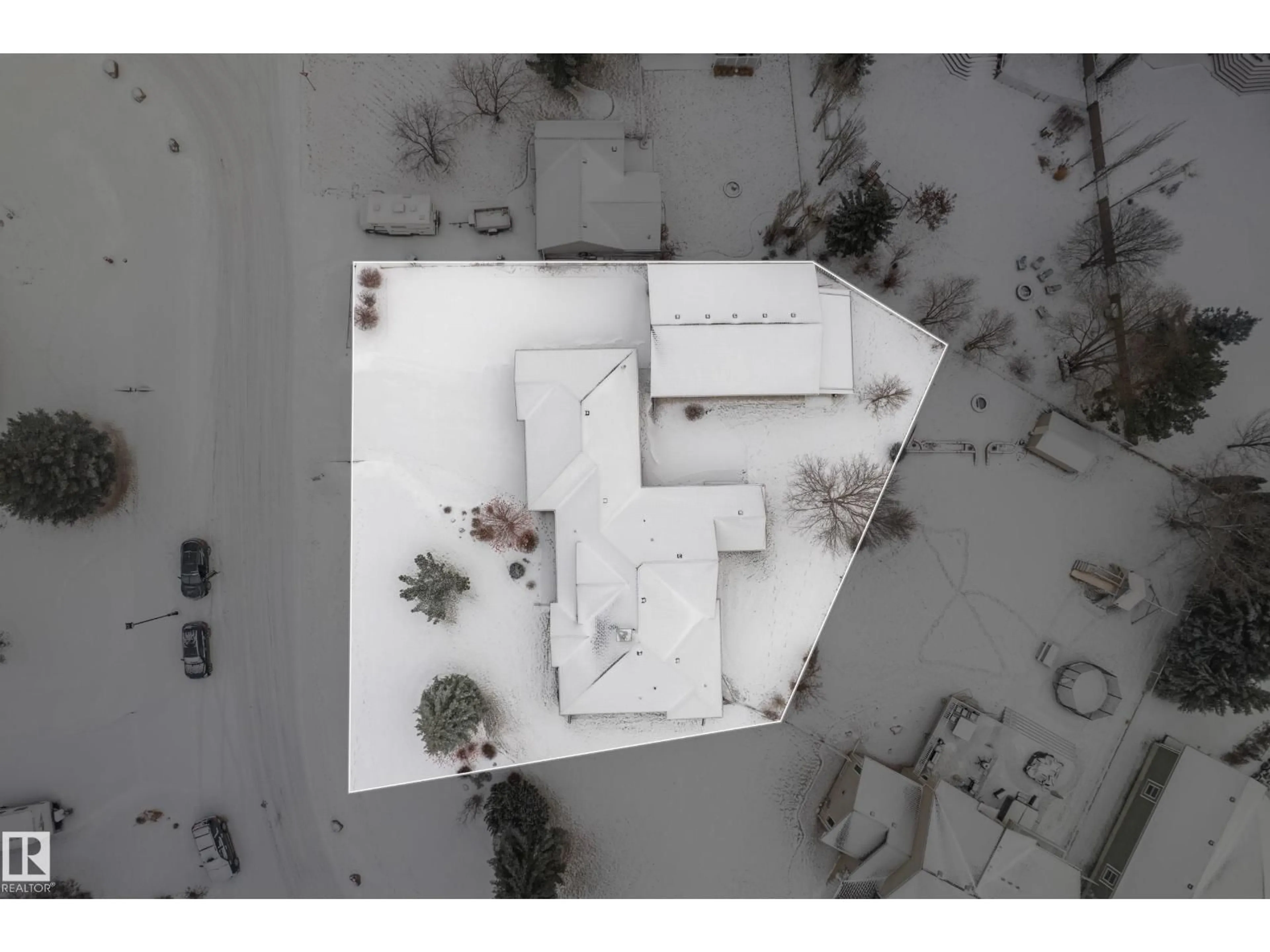 A pic from outside/outdoor area/front of a property/back of a property/a pic from drone, building for 19 COUNTRY LN, Stony Plain Alberta T7Z2L1