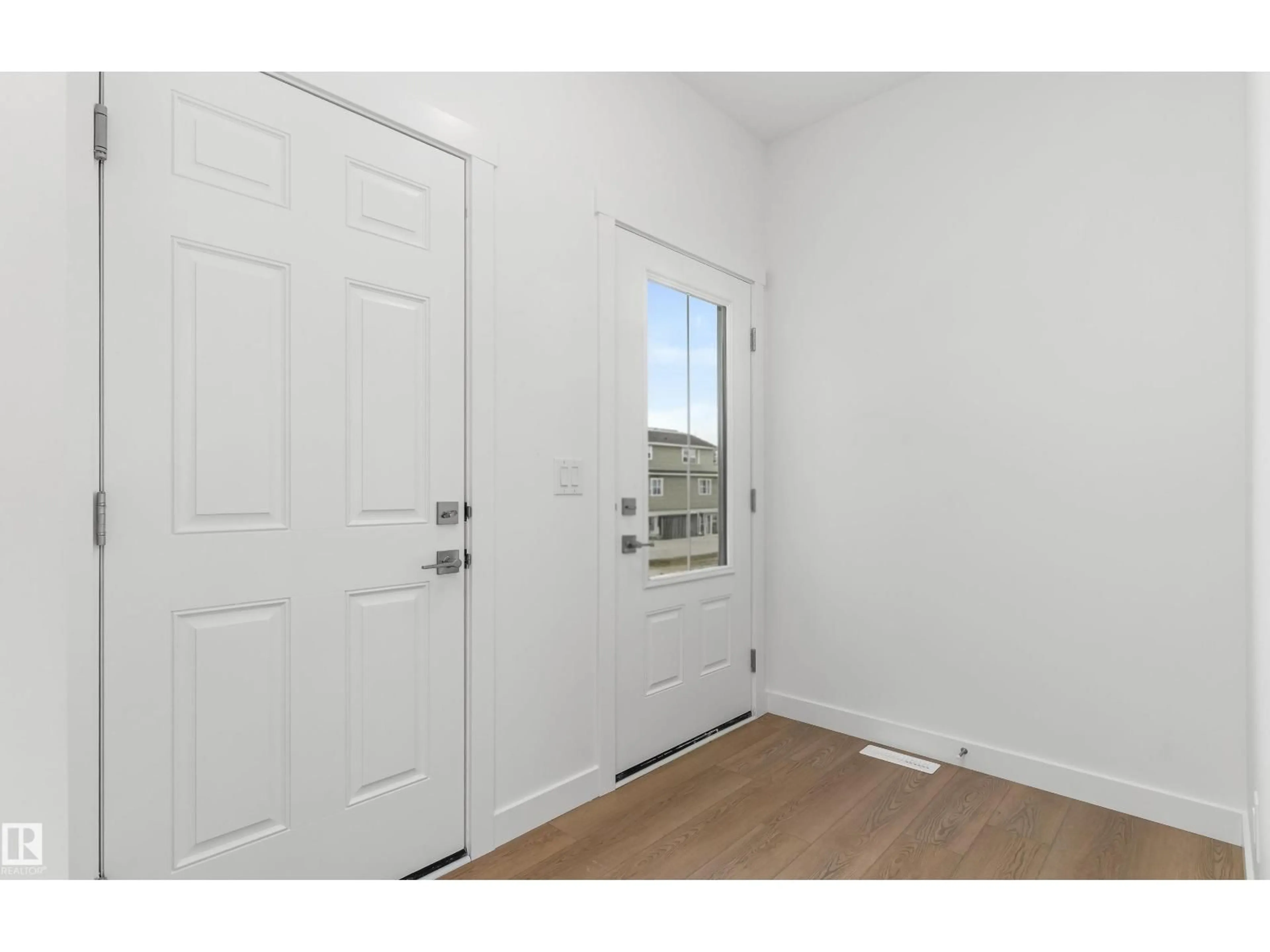 Indoor entryway for 1194 SOUTH CREEK WD, Stony Plain Alberta T7Z0P5