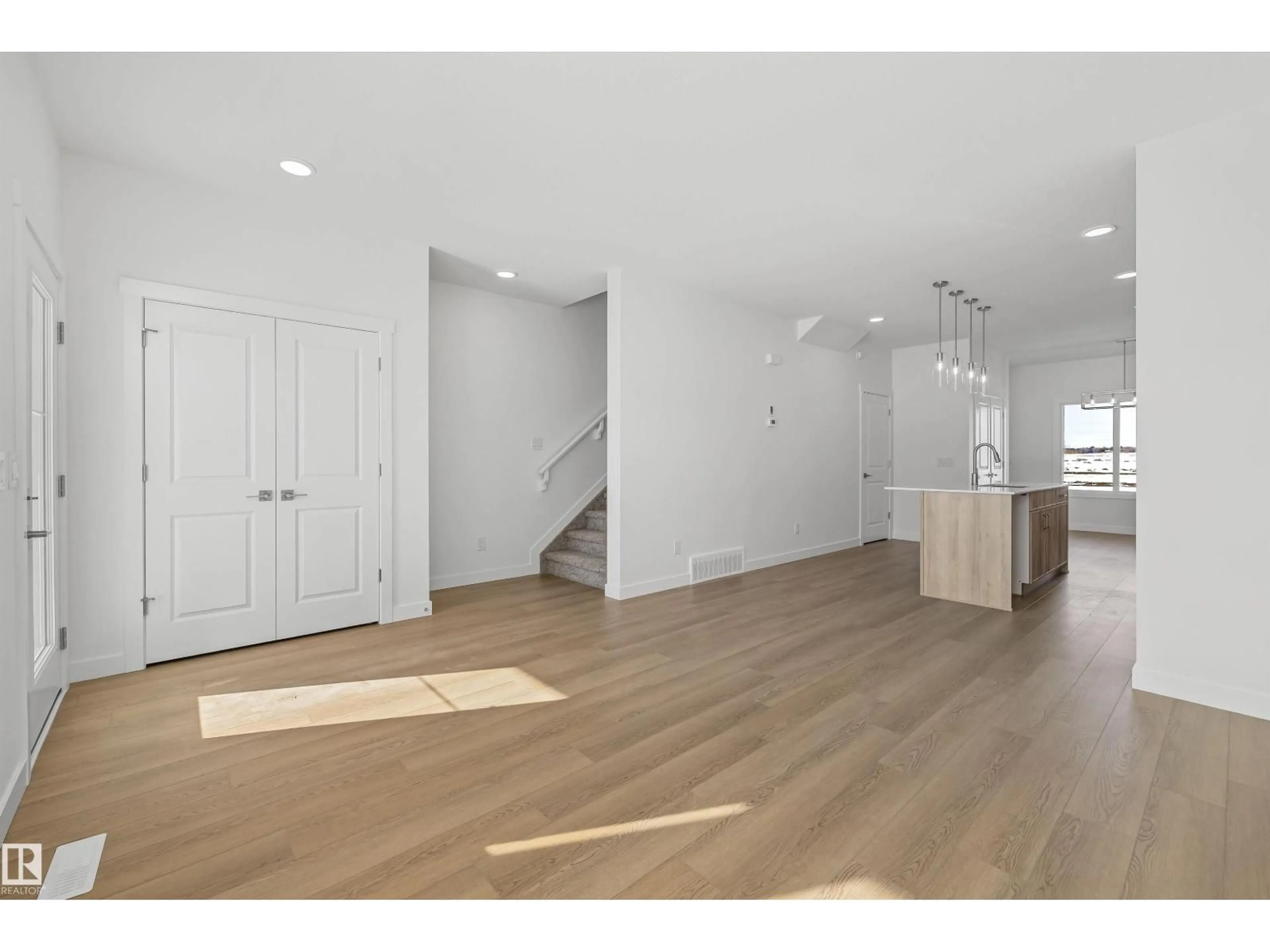 Unknown for NE - 604 176 AV, Edmonton Alberta T5Y4J9