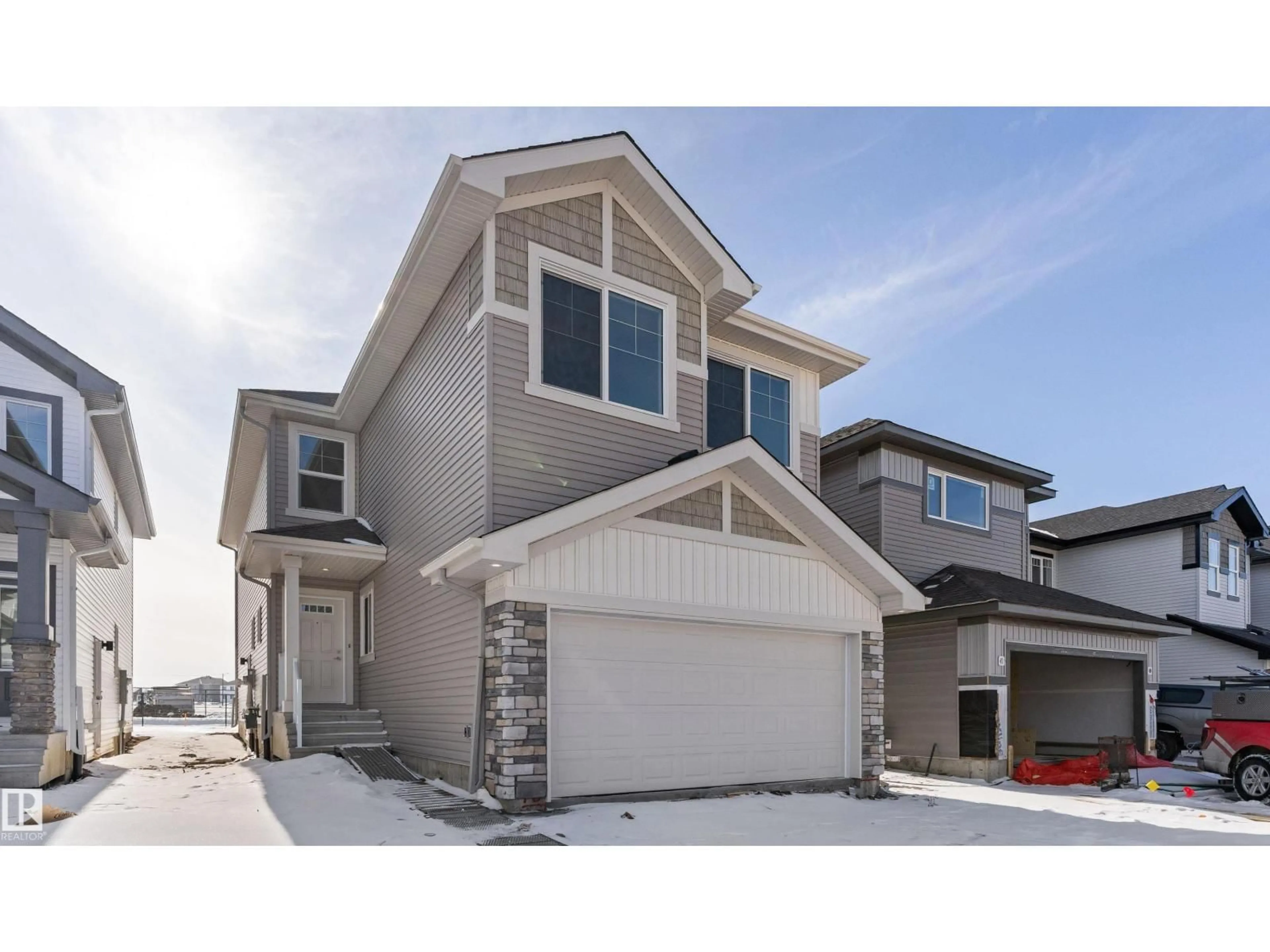 Home with vinyl exterior material, street for 943 18 AV, Edmonton Alberta T6T0M2