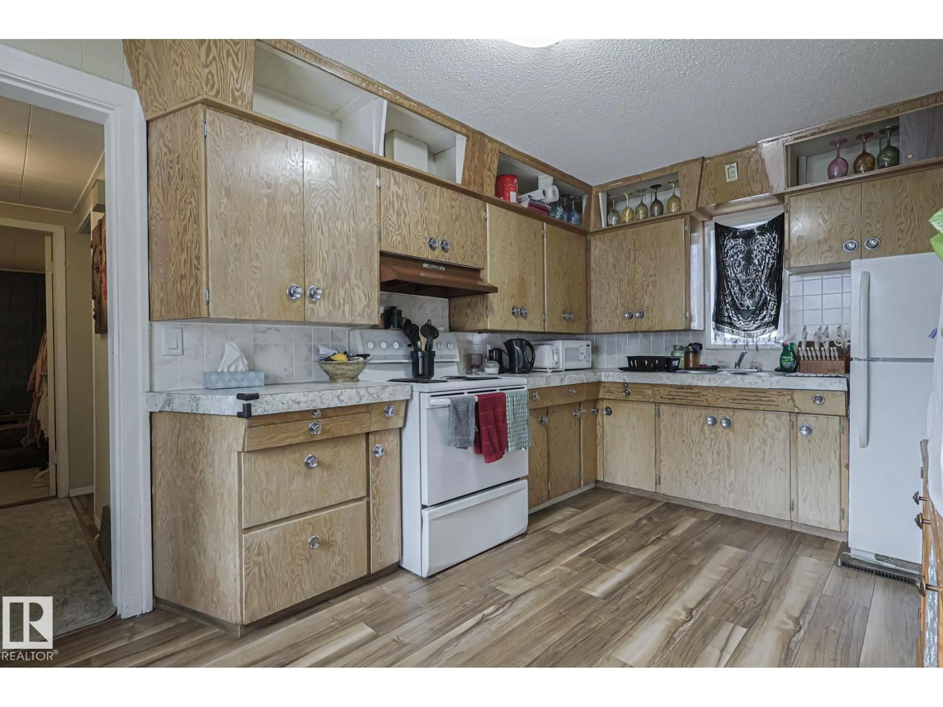 Standard kitchen, wood/laminate floor for 4906 48 ST, Thorsby Alberta T0C0C5